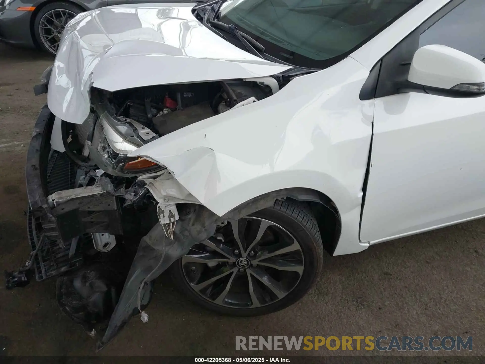 18 Photograph of a damaged car 5YFBURHE7KP862111 TOYOTA COROLLA 2019
