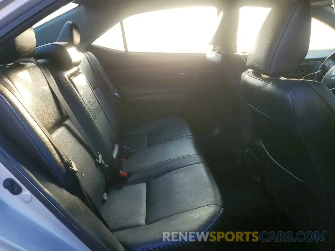 10 Photograph of a damaged car 5YFBURHE7KP863288 TOYOTA COROLLA 2019