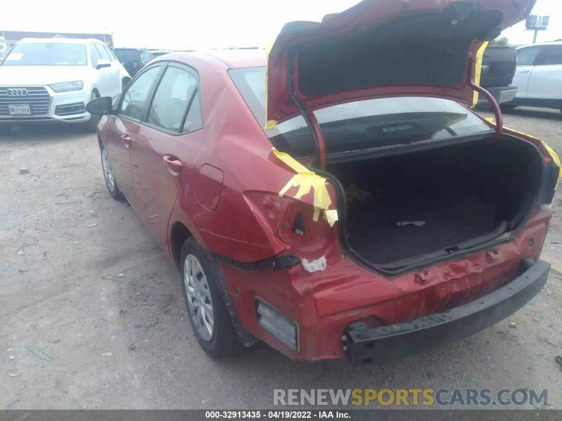 3 Photograph of a damaged car 5YFBURHE7KP871066 TOYOTA COROLLA 2019