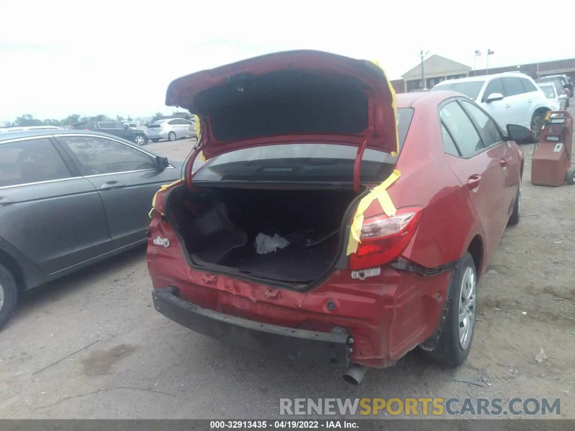 6 Photograph of a damaged car 5YFBURHE7KP871066 TOYOTA COROLLA 2019