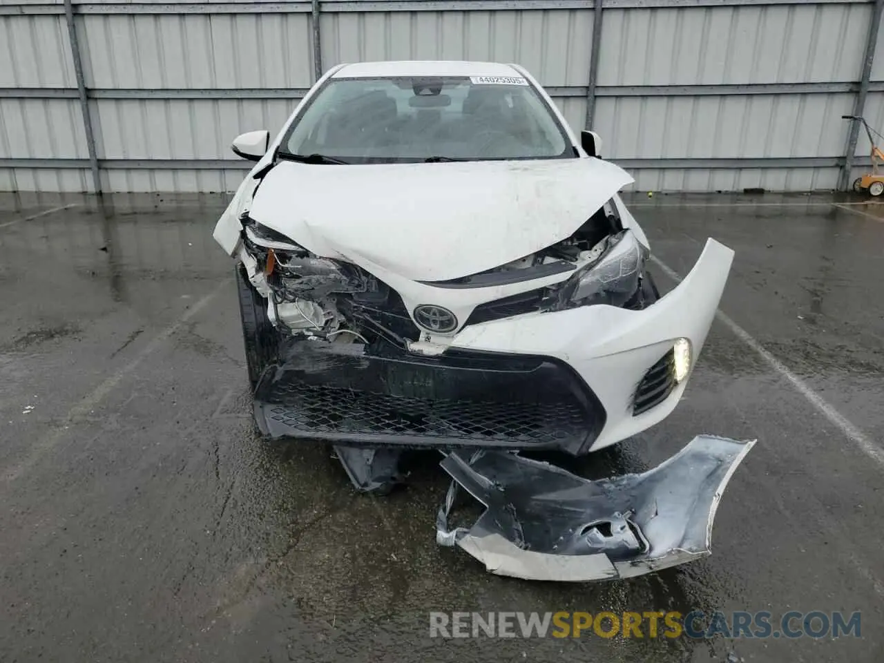 5 Photograph of a damaged car 5YFBURHE7KP871083 TOYOTA COROLLA 2019