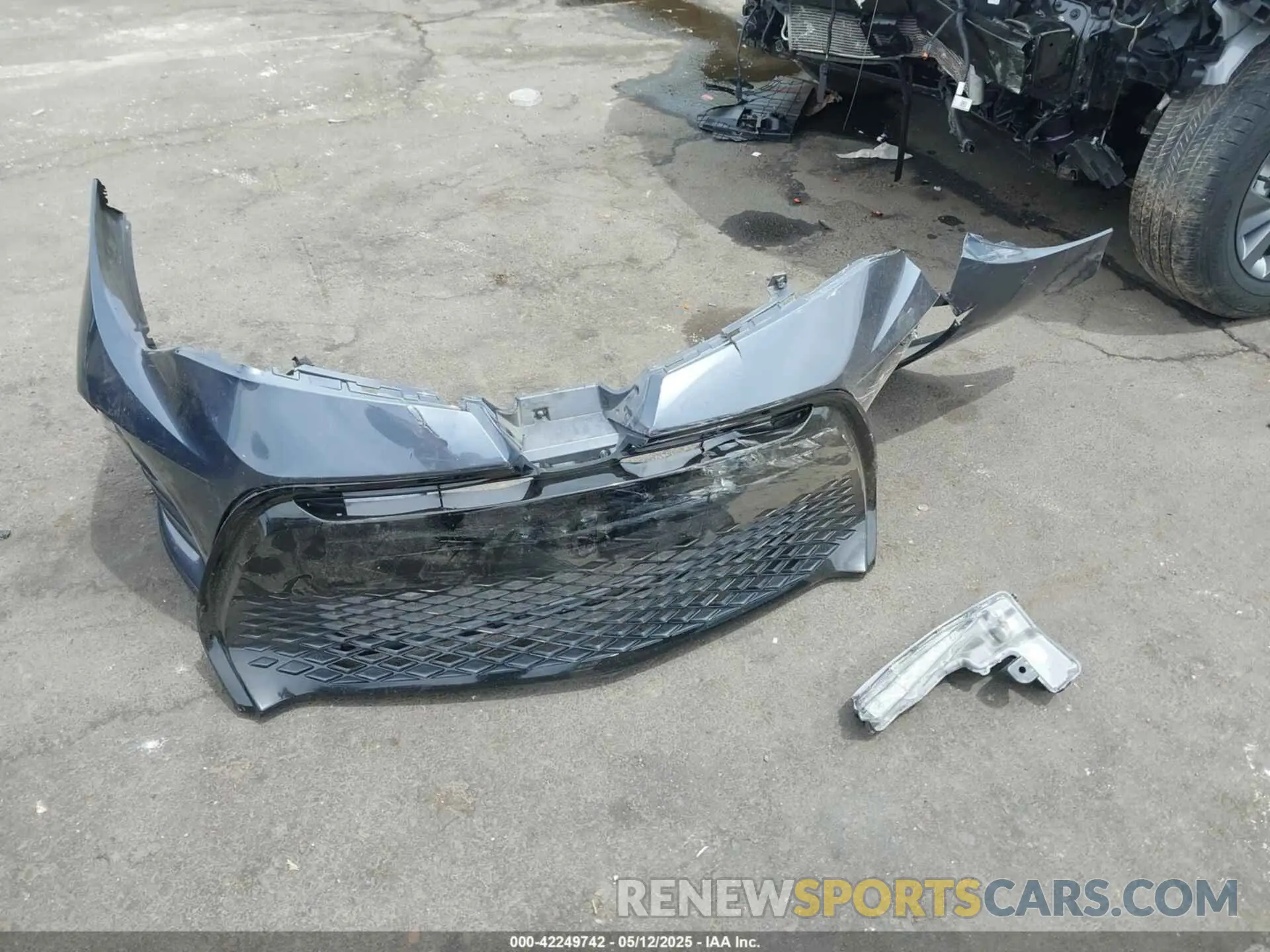 12 Photograph of a damaged car 5YFBURHE7KP879801 TOYOTA COROLLA 2019