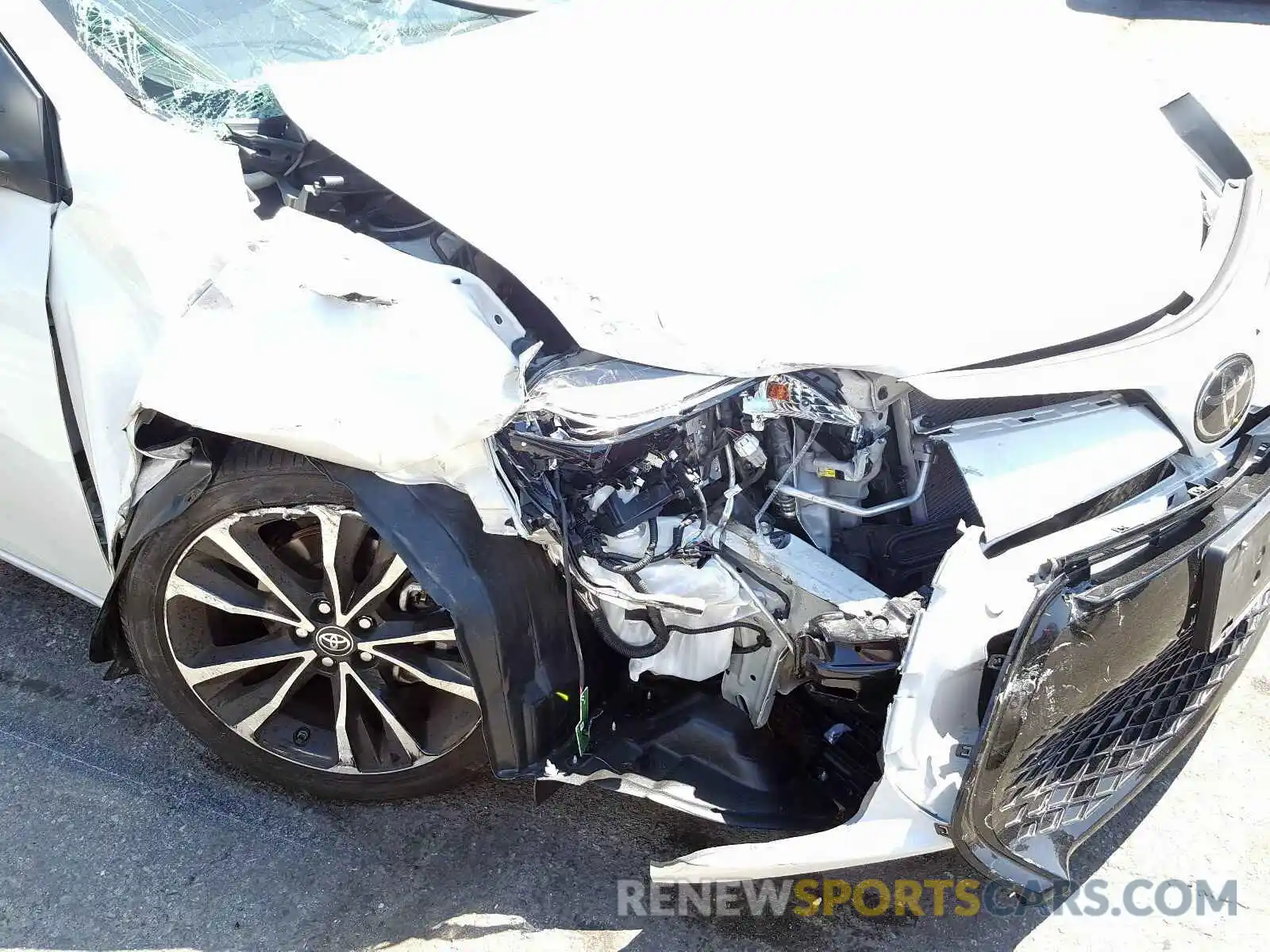 9 Photograph of a damaged car 5YFBURHE7KP880916 TOYOTA COROLLA 2019