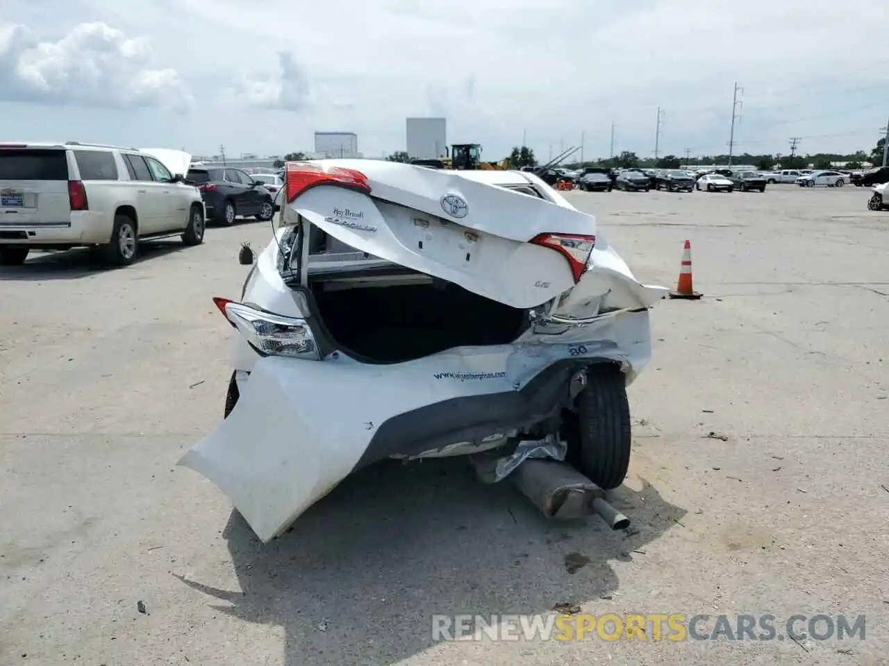 9 Photograph of a damaged car 5YFBURHE7KP881466 TOYOTA COROLLA 2019