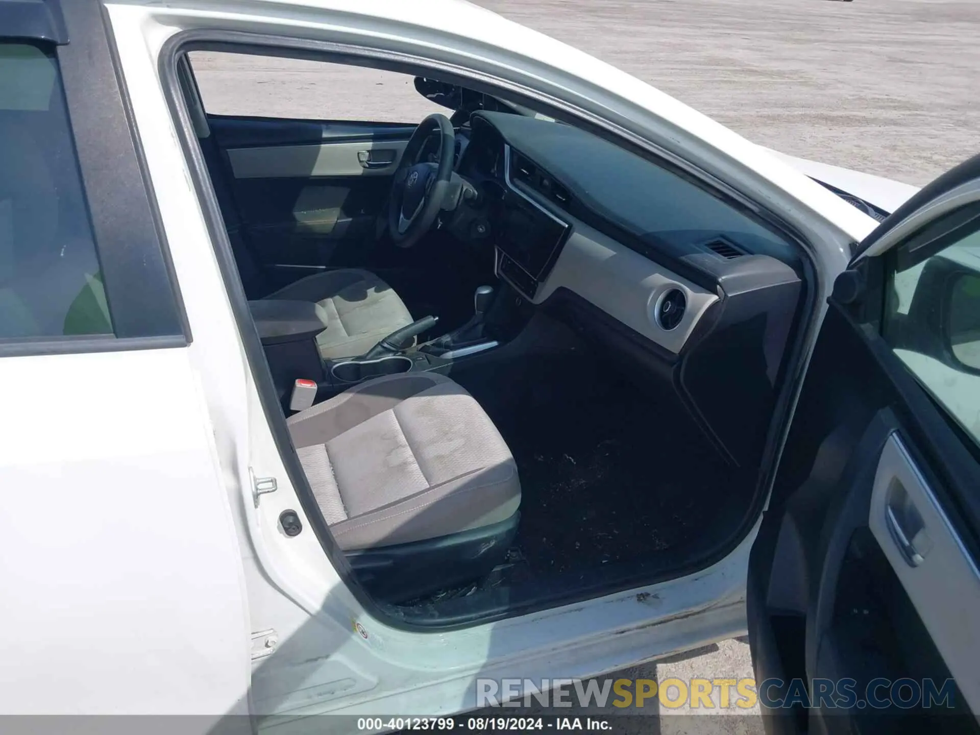 5 Photograph of a damaged car 5YFBURHE7KP885369 TOYOTA COROLLA 2019
