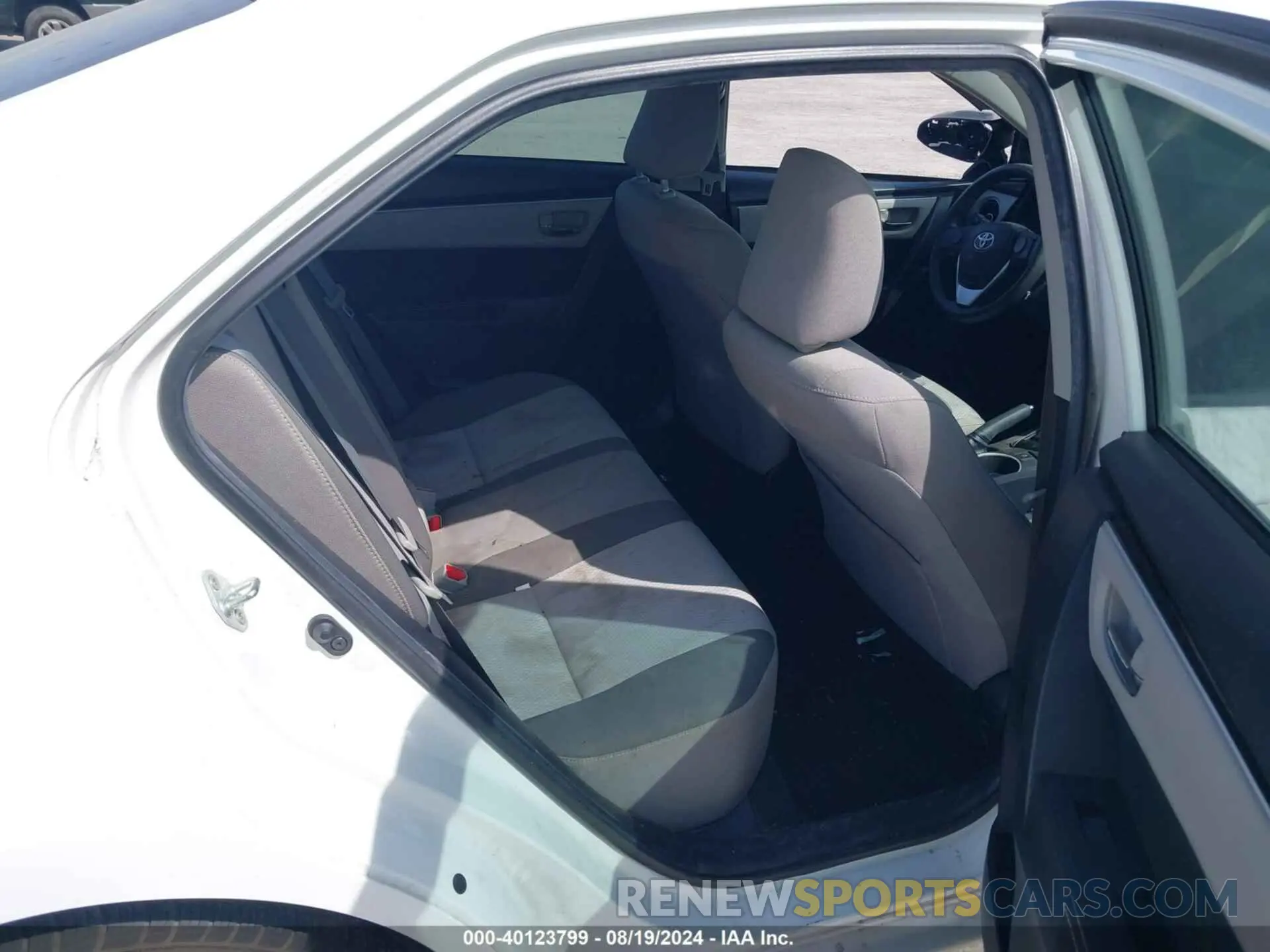 8 Photograph of a damaged car 5YFBURHE7KP885369 TOYOTA COROLLA 2019