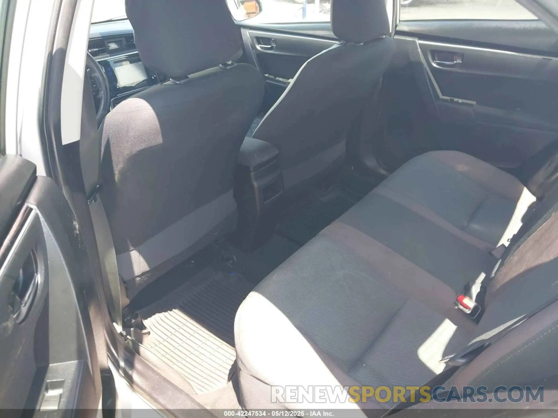 8 Photograph of a damaged car 5YFBURHE7KP898929 TOYOTA COROLLA 2019