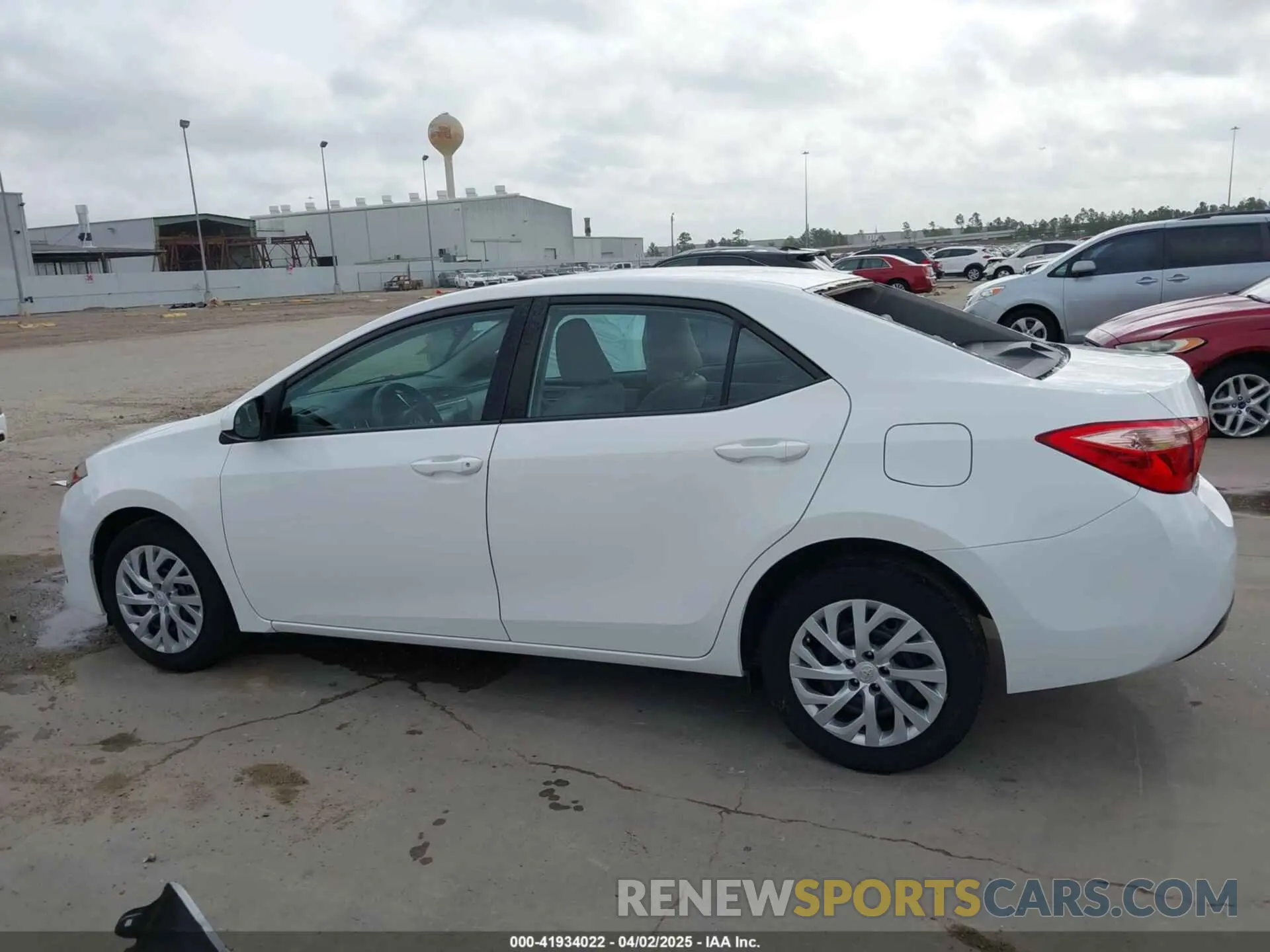 14 Photograph of a damaged car 5YFBURHE7KP908410 TOYOTA COROLLA 2019
