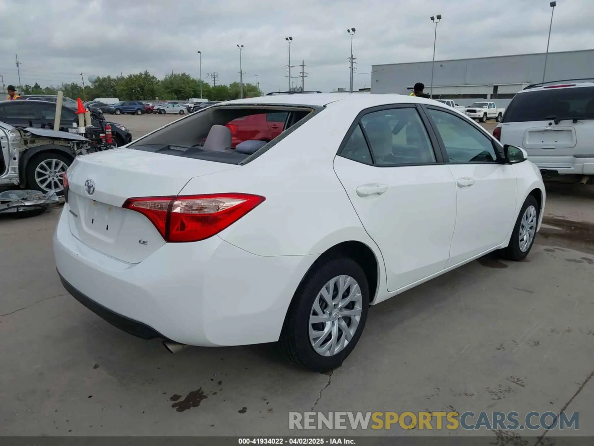 4 Photograph of a damaged car 5YFBURHE7KP908410 TOYOTA COROLLA 2019