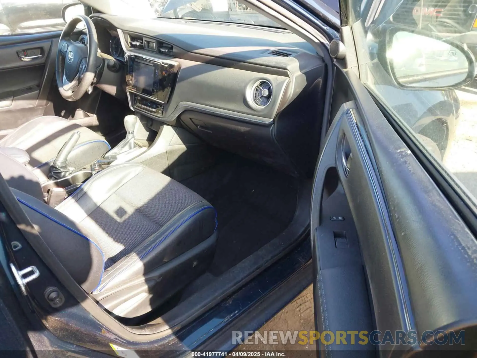 5 Photograph of a damaged car 5YFBURHE7KP922064 TOYOTA COROLLA 2019
