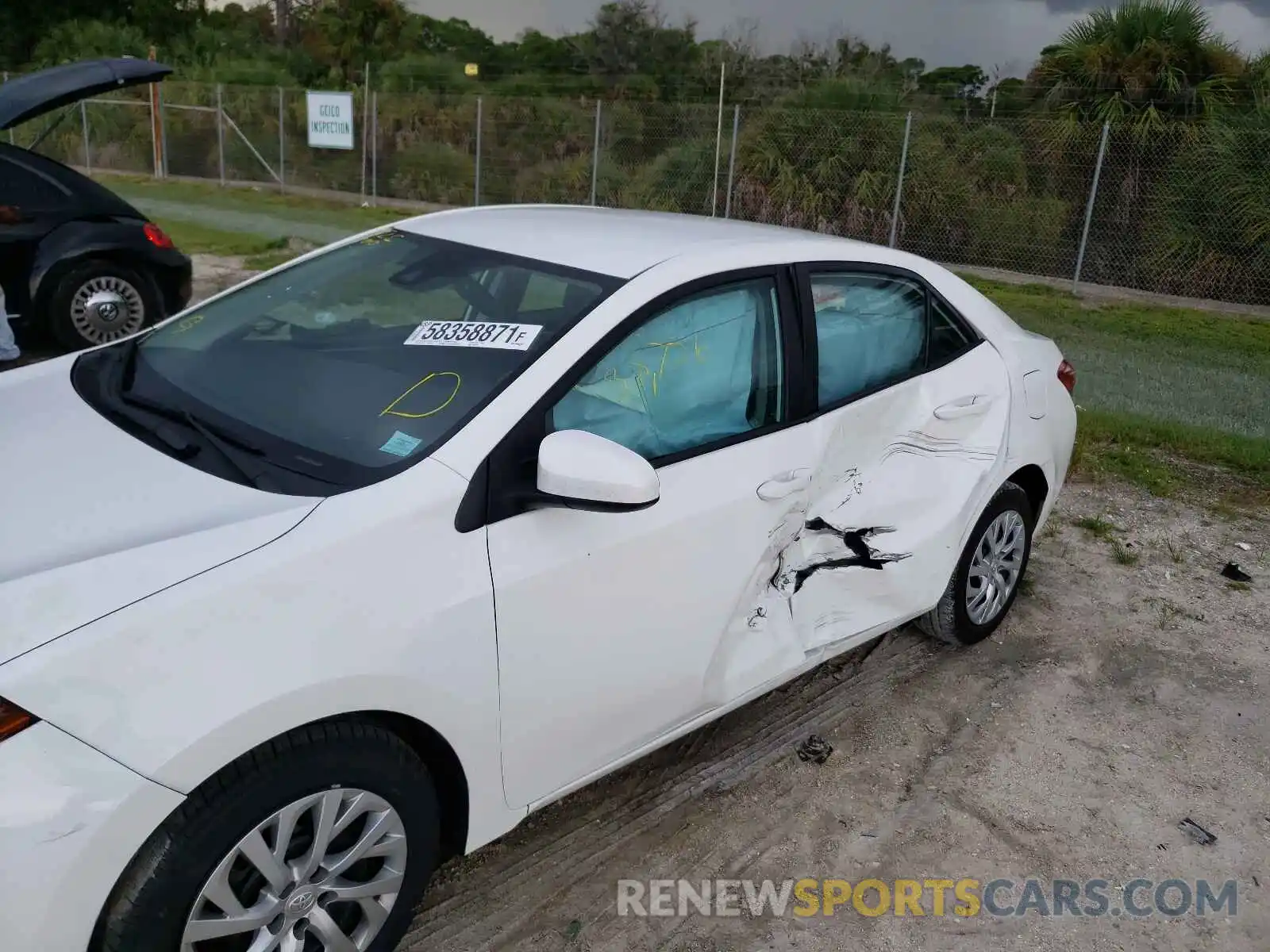 9 Photograph of a damaged car 5YFBURHE7KP947045 TOYOTA COROLLA 2019