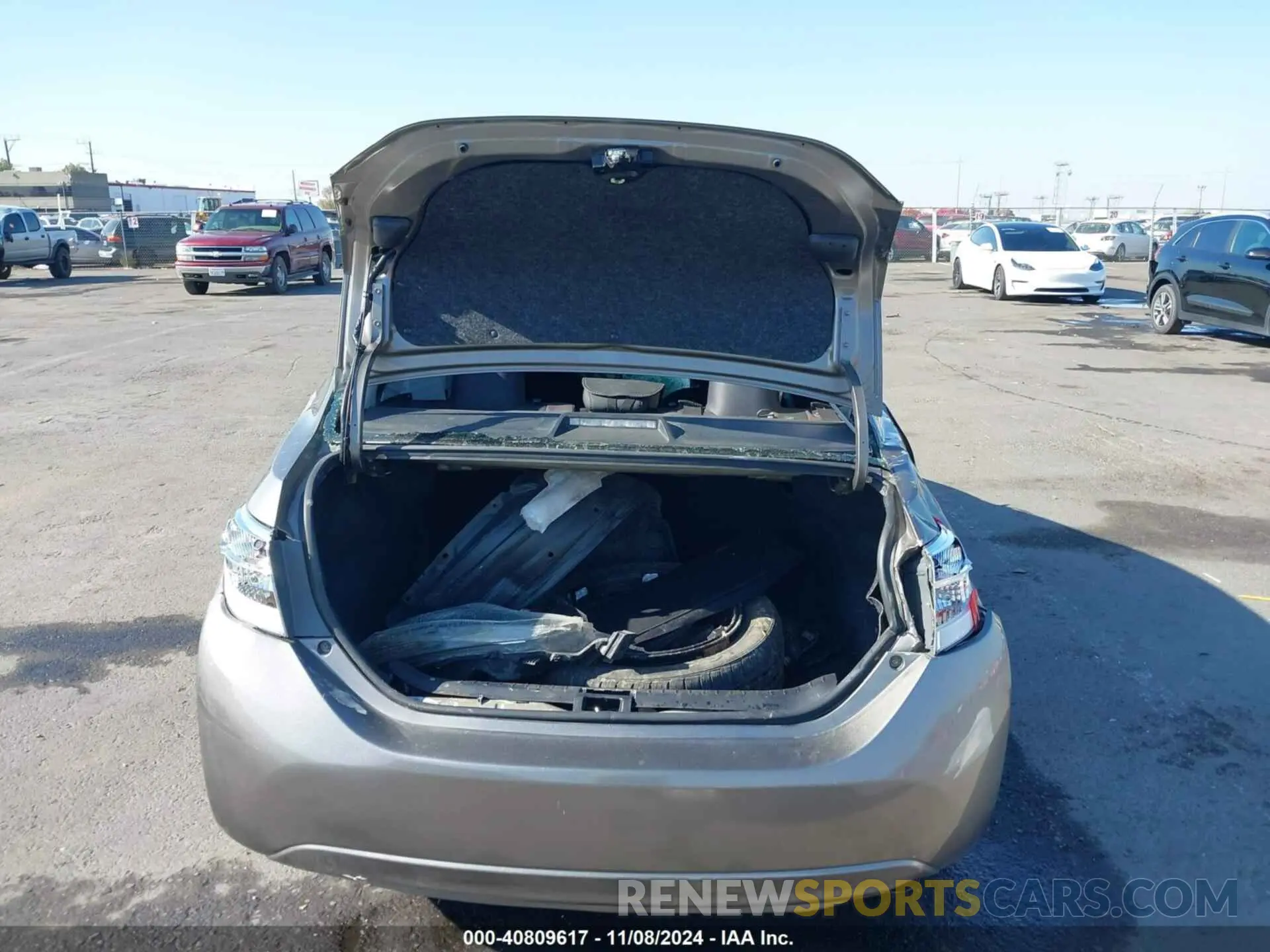 17 Photograph of a damaged car 5YFBURHE7KP949524 TOYOTA COROLLA 2019