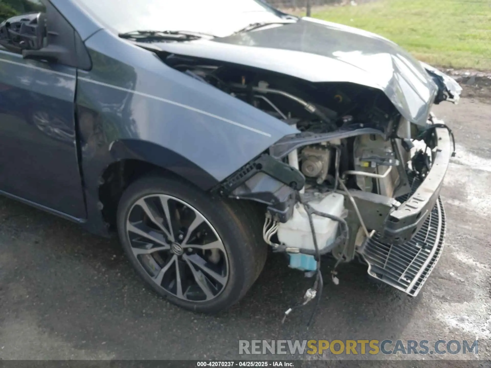 19 Photograph of a damaged car 5YFBURHE8KP864529 TOYOTA COROLLA 2019