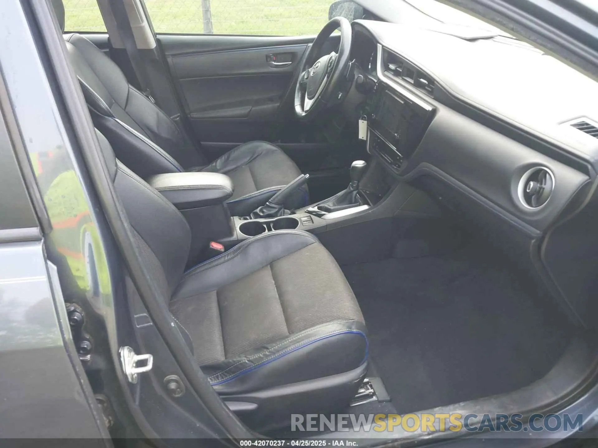5 Photograph of a damaged car 5YFBURHE8KP864529 TOYOTA COROLLA 2019