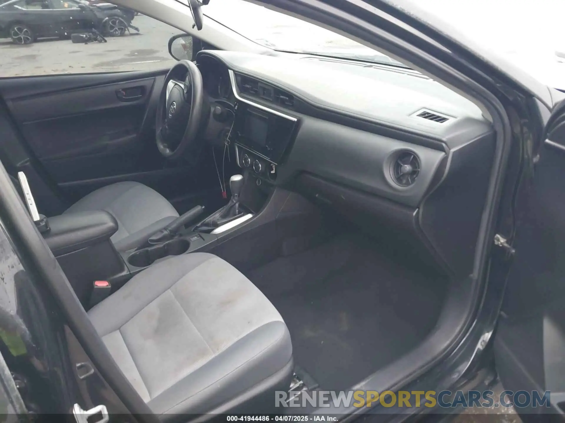 5 Photograph of a damaged car 5YFBURHE8KP874087 TOYOTA COROLLA 2019