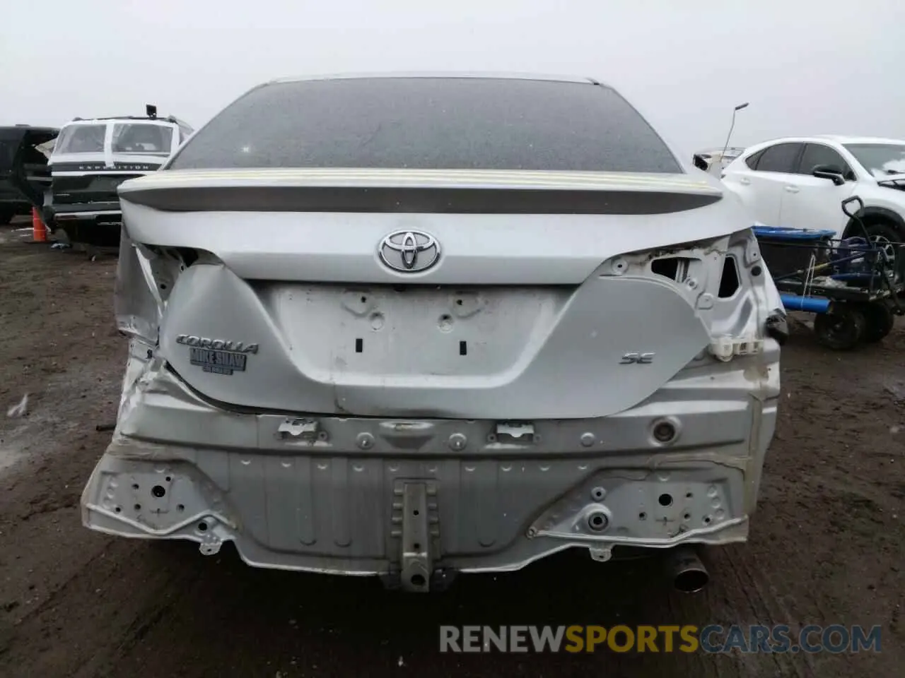 6 Photograph of a damaged car 5YFBURHE8KP883193 TOYOTA COROLLA 2019