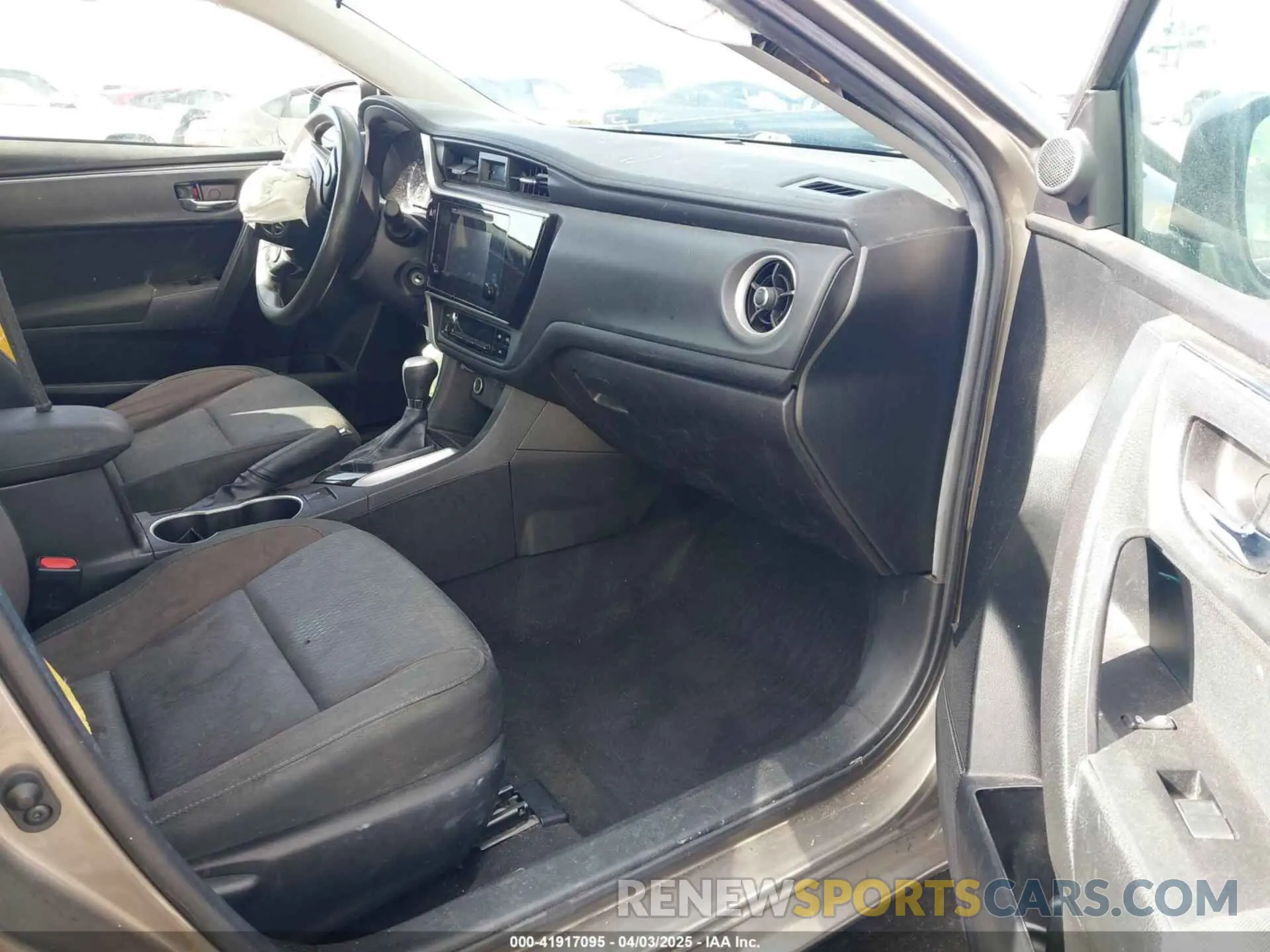 5 Photograph of a damaged car 5YFBURHE8KP892394 TOYOTA COROLLA 2019