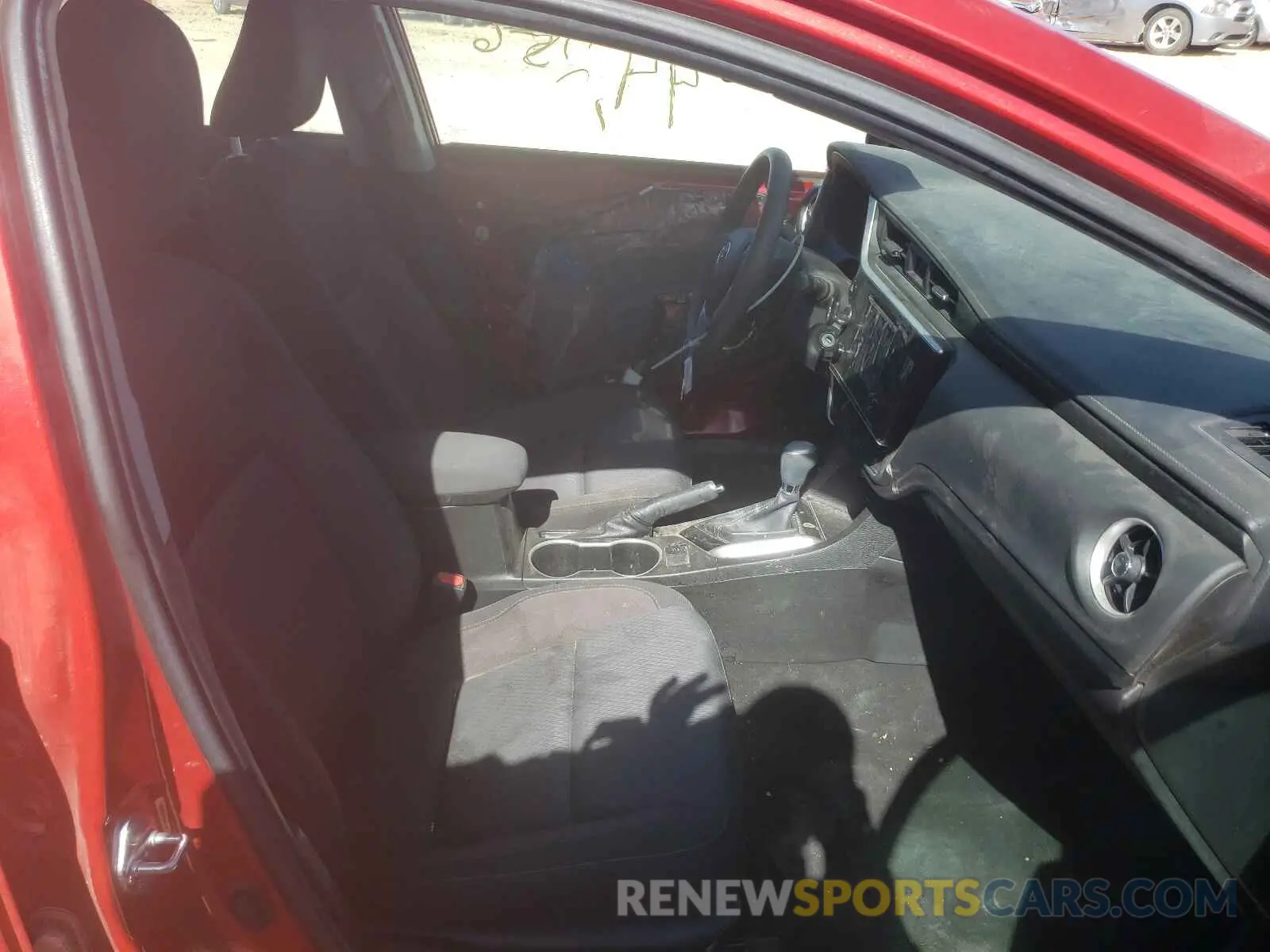5 Photograph of a damaged car 5YFBURHE8KP896185 TOYOTA COROLLA 2019