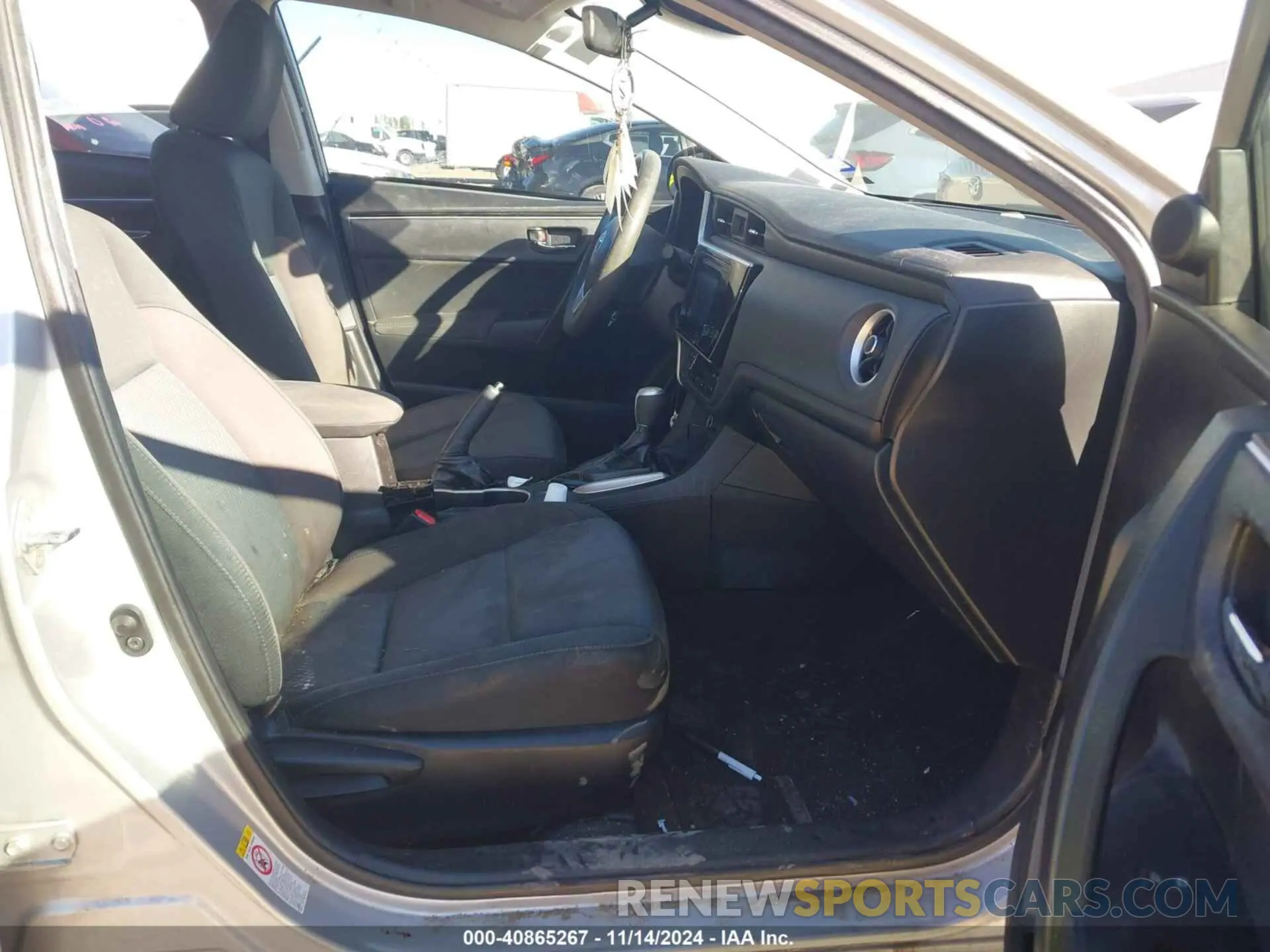 5 Photograph of a damaged car 5YFBURHE8KP900140 TOYOTA COROLLA 2019