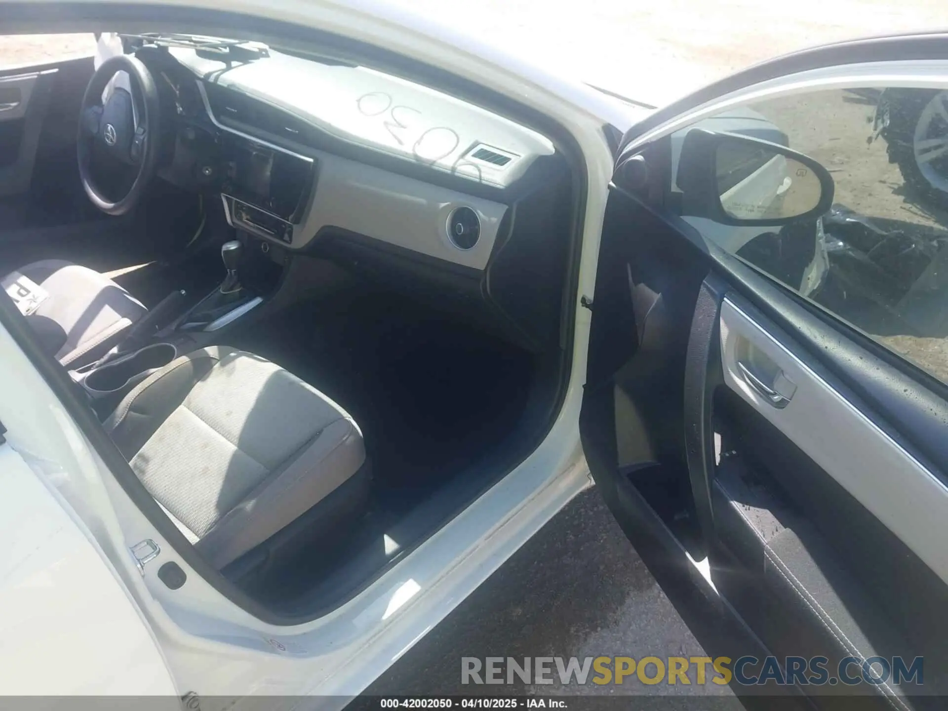 5 Photograph of a damaged car 5YFBURHE8KP919030 TOYOTA COROLLA 2019