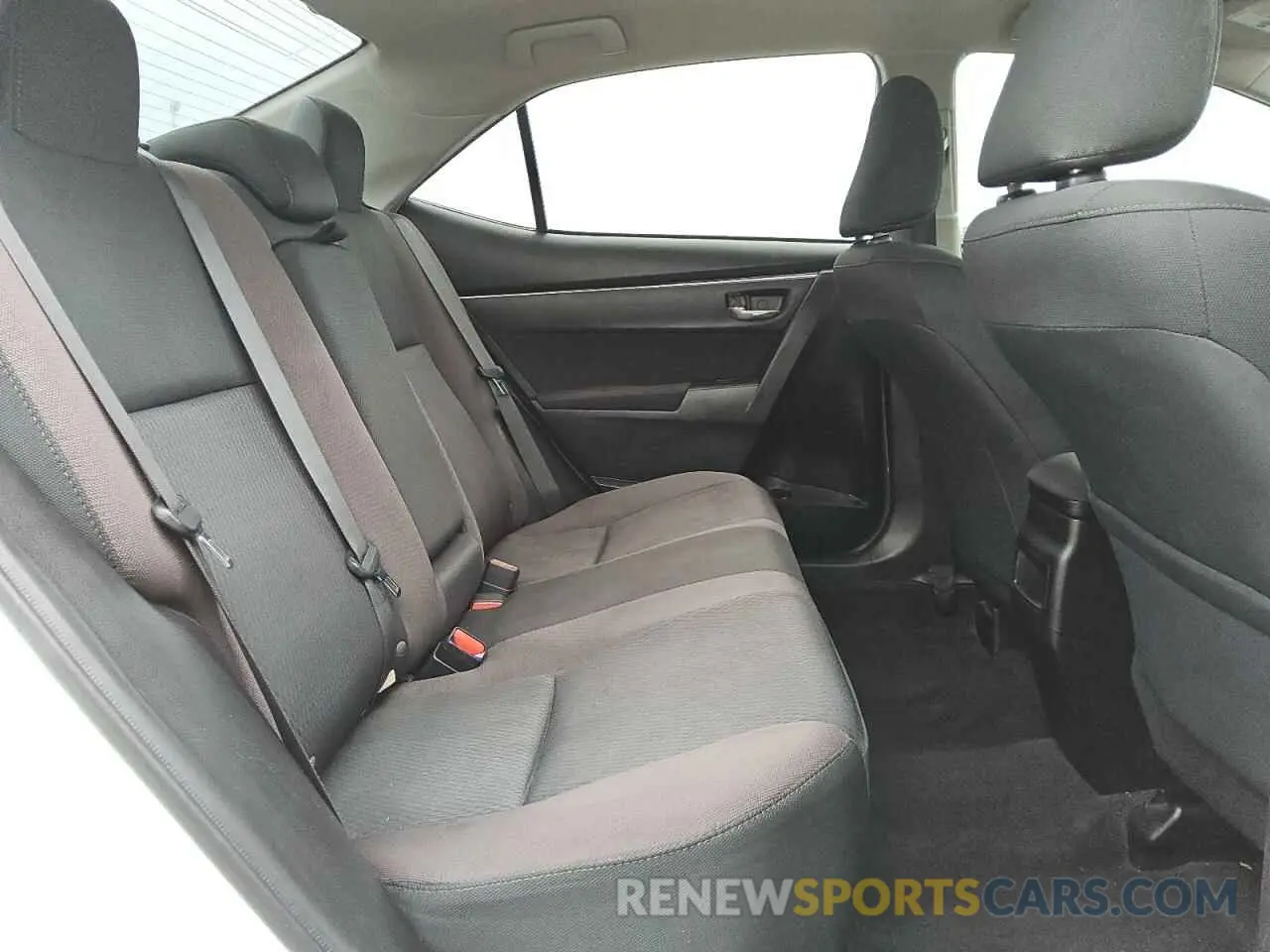 10 Photograph of a damaged car 5YFBURHE8KP922123 TOYOTA COROLLA 2019
