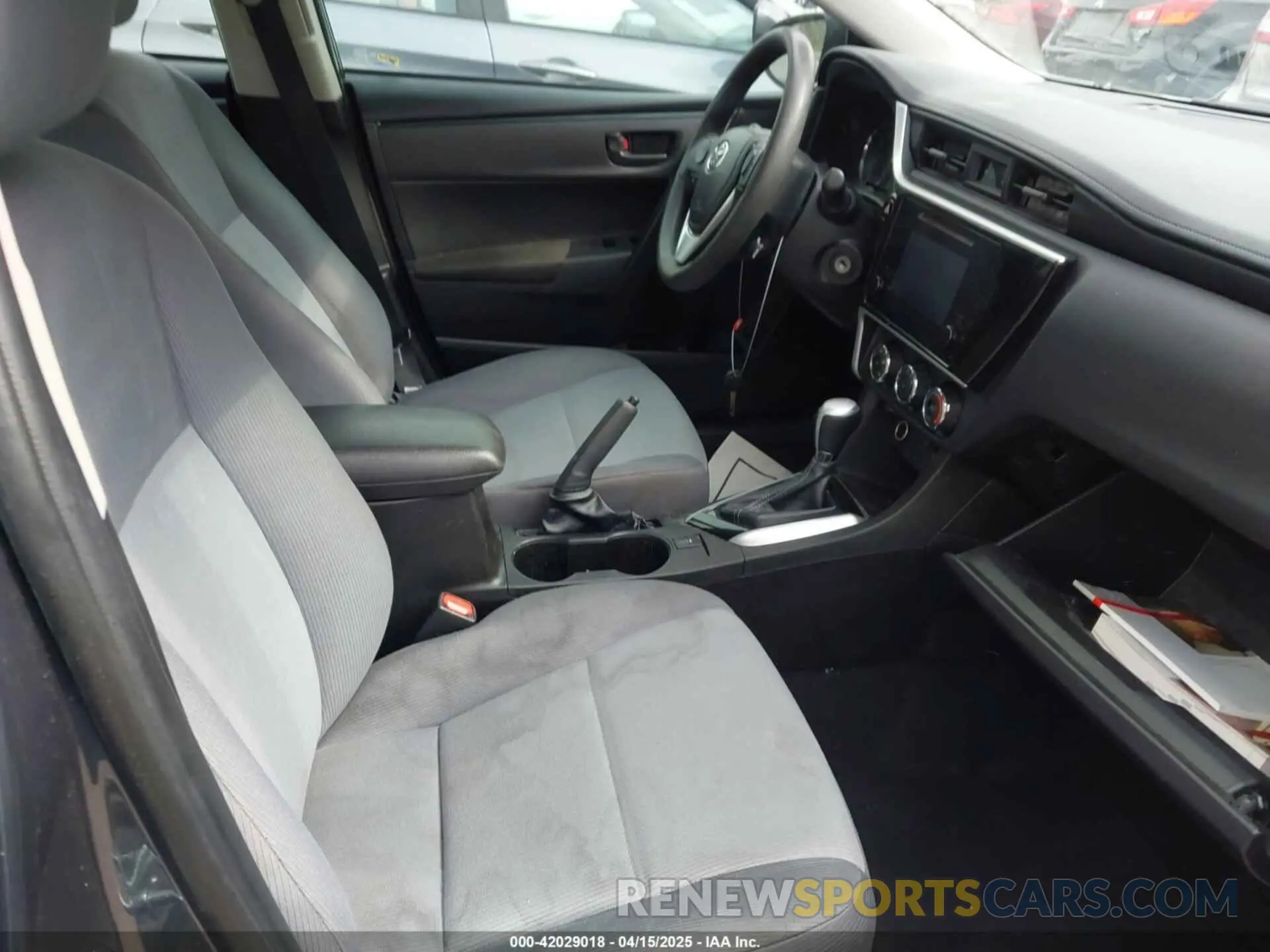 5 Photograph of a damaged car 5YFBURHE8KP936426 TOYOTA COROLLA 2019