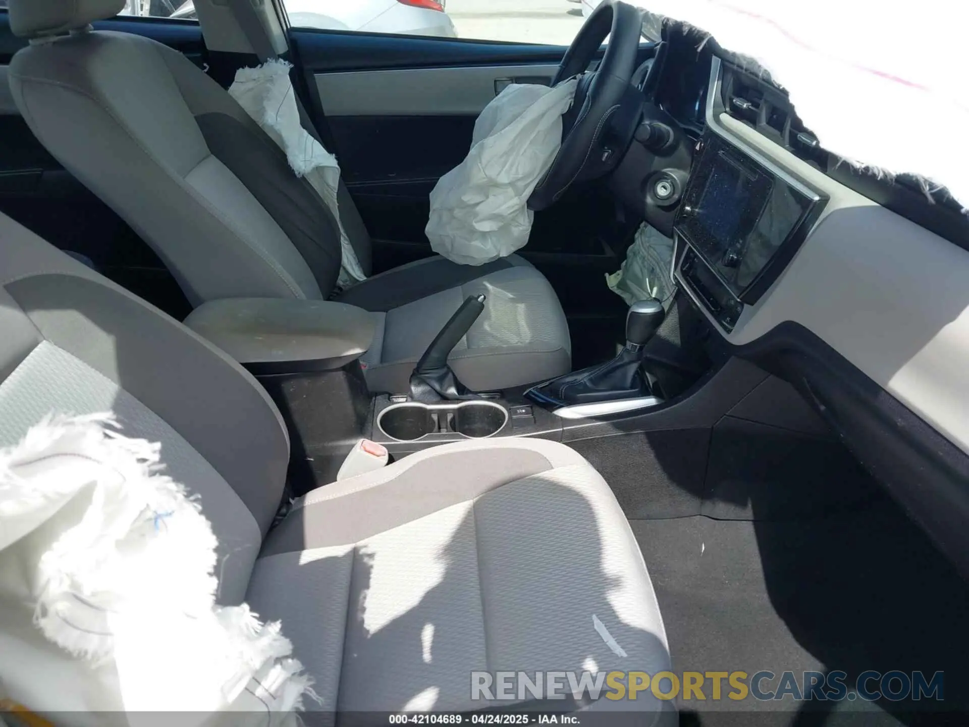 5 Photograph of a damaged car 5YFBURHE8KP944395 TOYOTA COROLLA 2019
