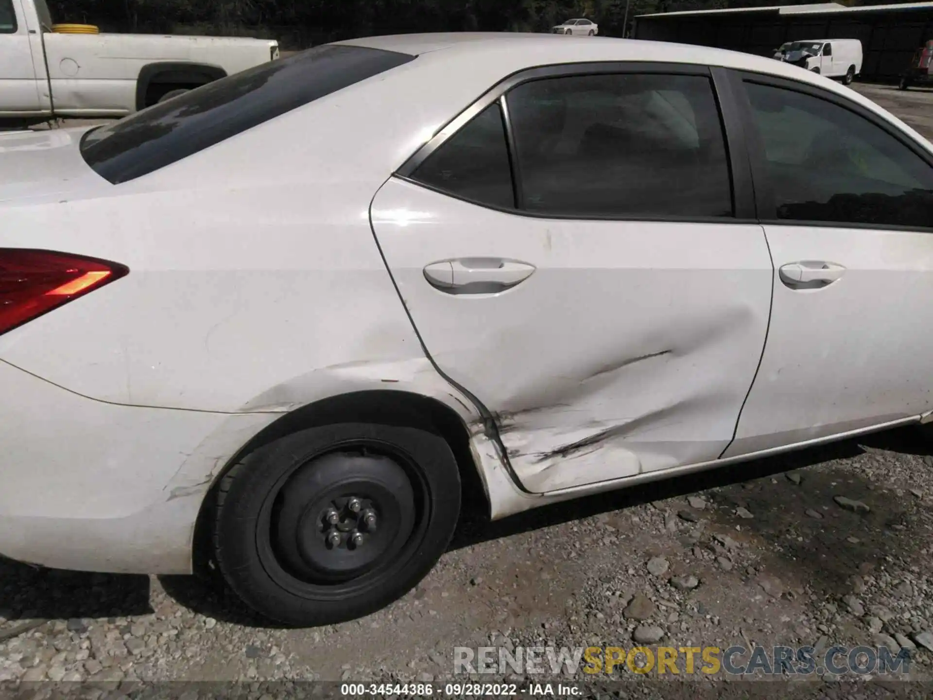 6 Photograph of a damaged car 5YFBURHE9KP858626 TOYOTA COROLLA 2019