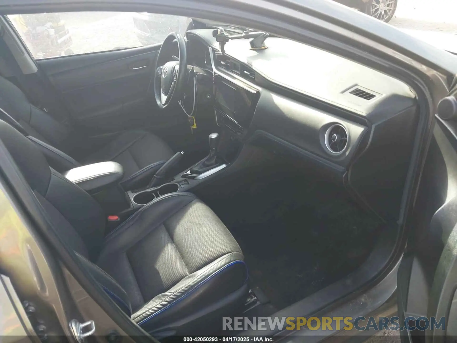 5 Photograph of a damaged car 5YFBURHE9KP868248 TOYOTA COROLLA 2019