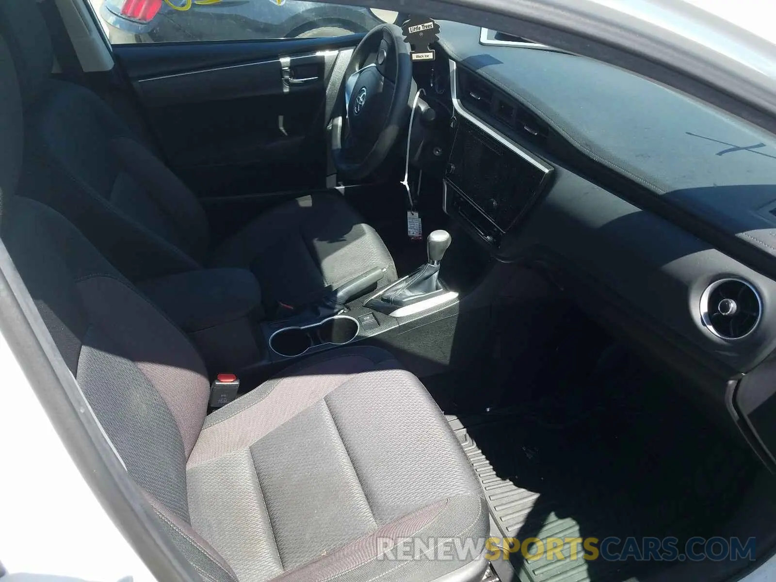 5 Photograph of a damaged car 5YFBURHE9KP871554 TOYOTA COROLLA 2019