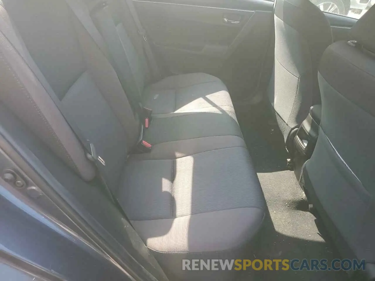 10 Photograph of a damaged car 5YFBURHE9KP877872 TOYOTA COROLLA 2019