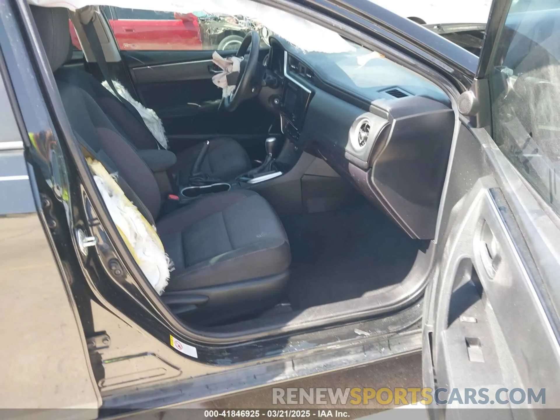 5 Photograph of a damaged car 5YFBURHE9KP882103 TOYOTA COROLLA 2019