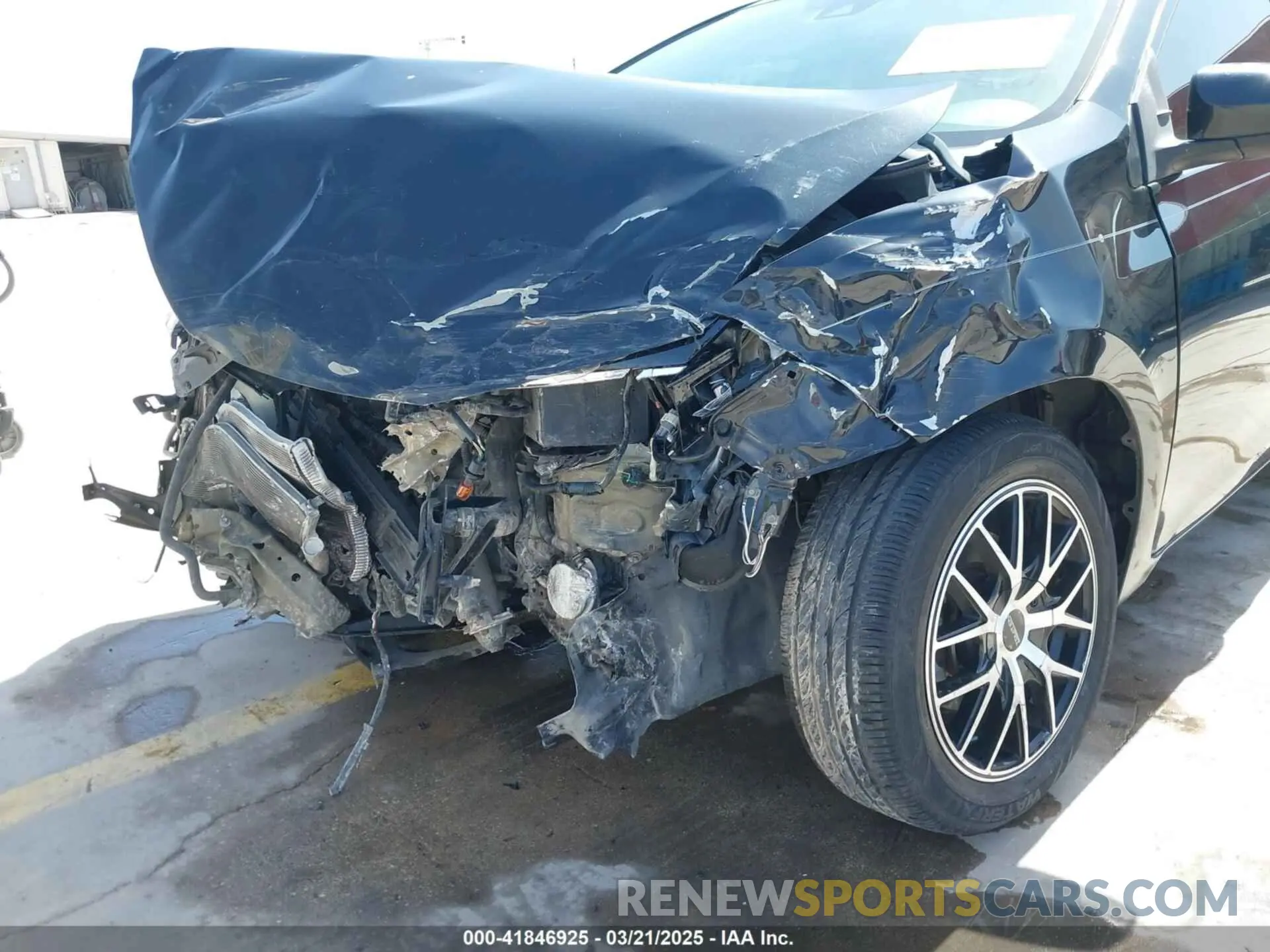6 Photograph of a damaged car 5YFBURHE9KP882103 TOYOTA COROLLA 2019