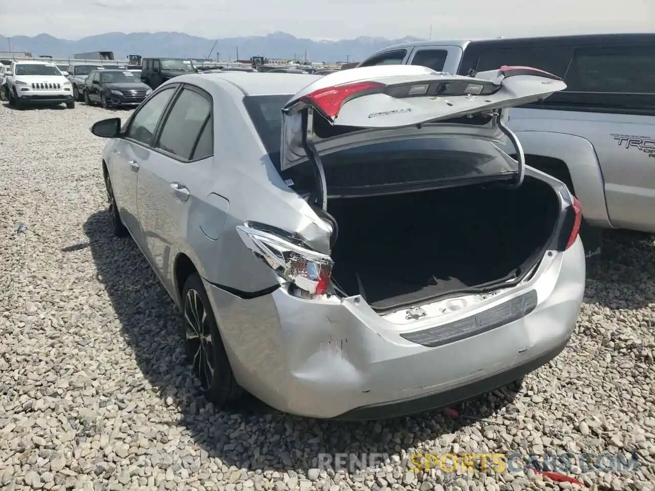 3 Photograph of a damaged car 5YFBURHE9KP883686 TOYOTA COROLLA 2019