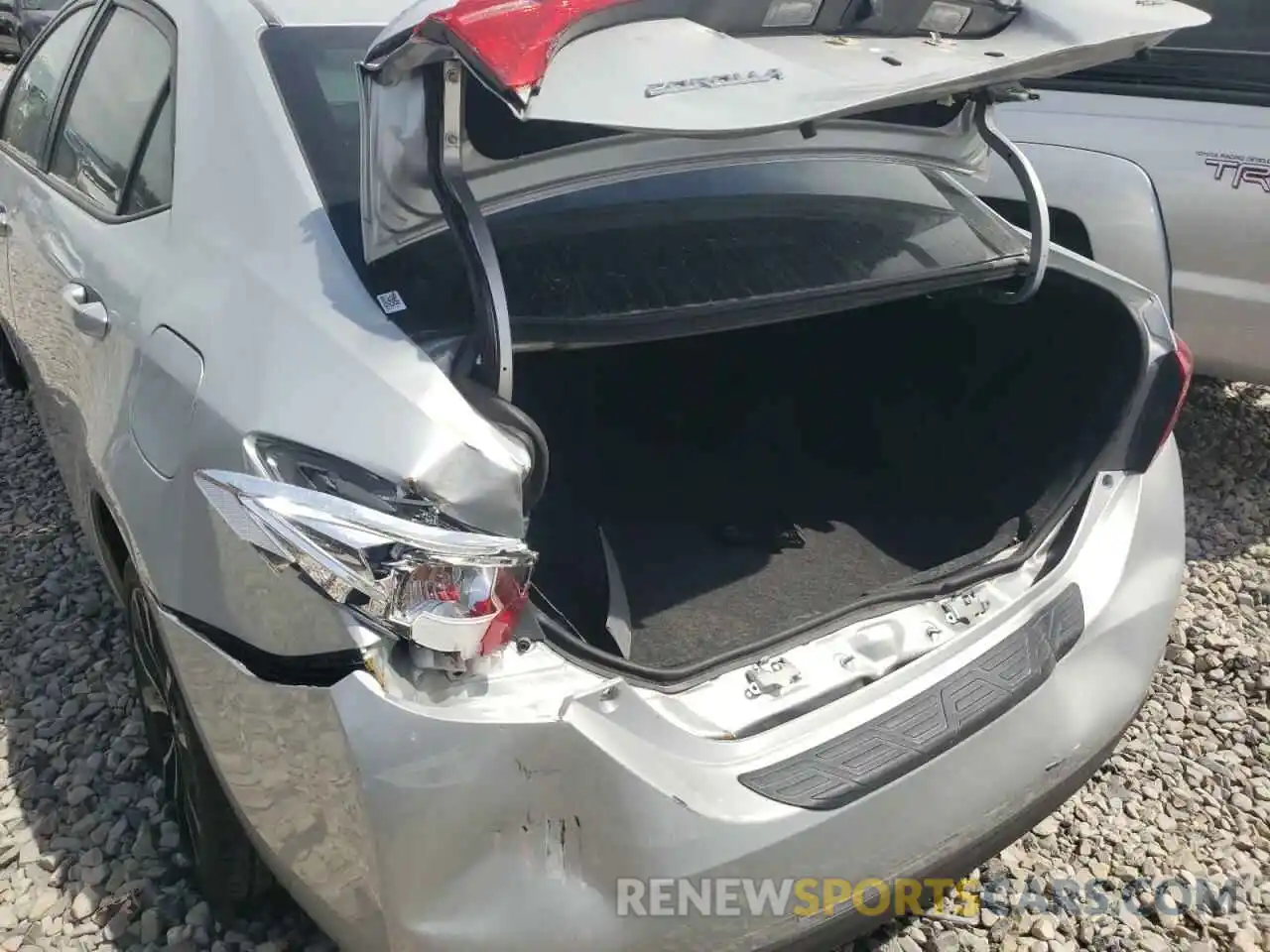 9 Photograph of a damaged car 5YFBURHE9KP883686 TOYOTA COROLLA 2019