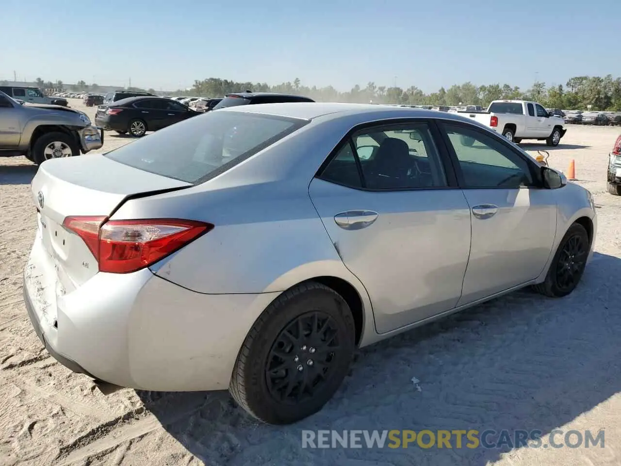 3 Photograph of a damaged car 5YFBURHE9KP884479 TOYOTA COROLLA 2019