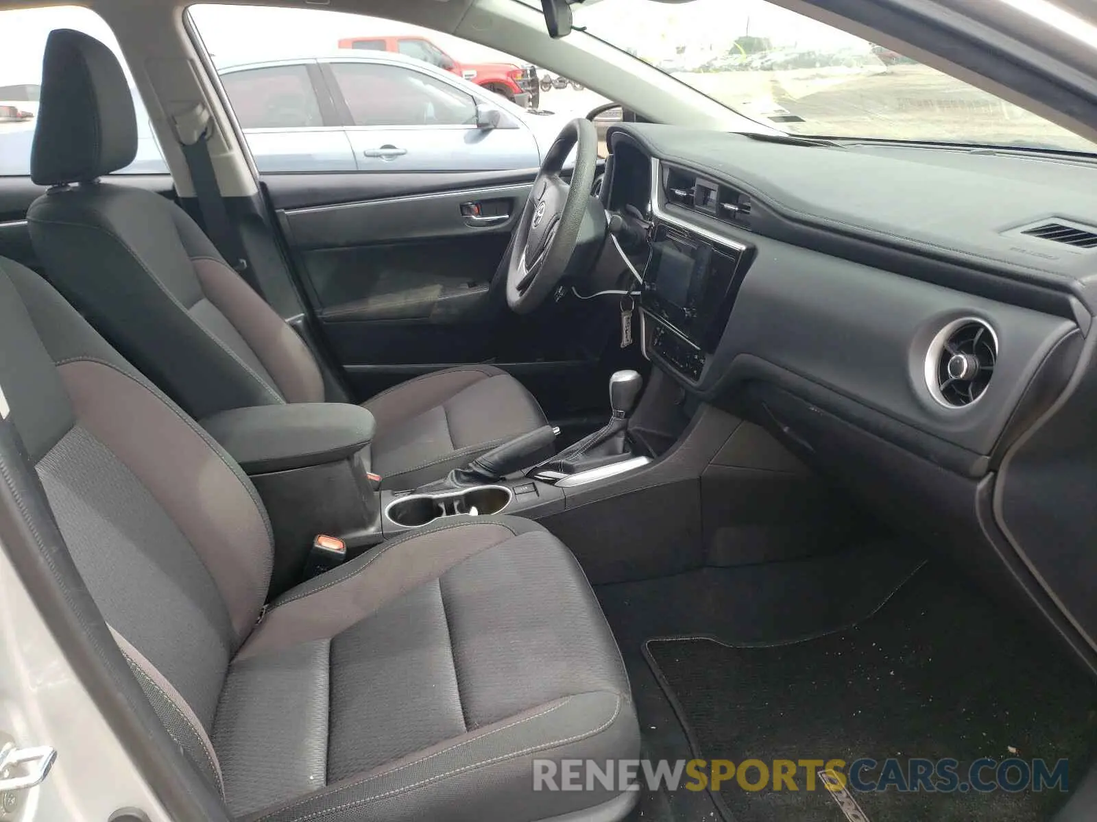 5 Photograph of a damaged car 5YFBURHE9KP885065 TOYOTA COROLLA 2019