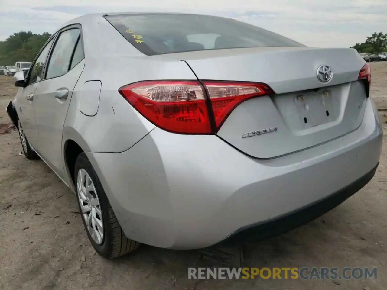 3 Photograph of a damaged car 5YFBURHE9KP885986 TOYOTA COROLLA 2019