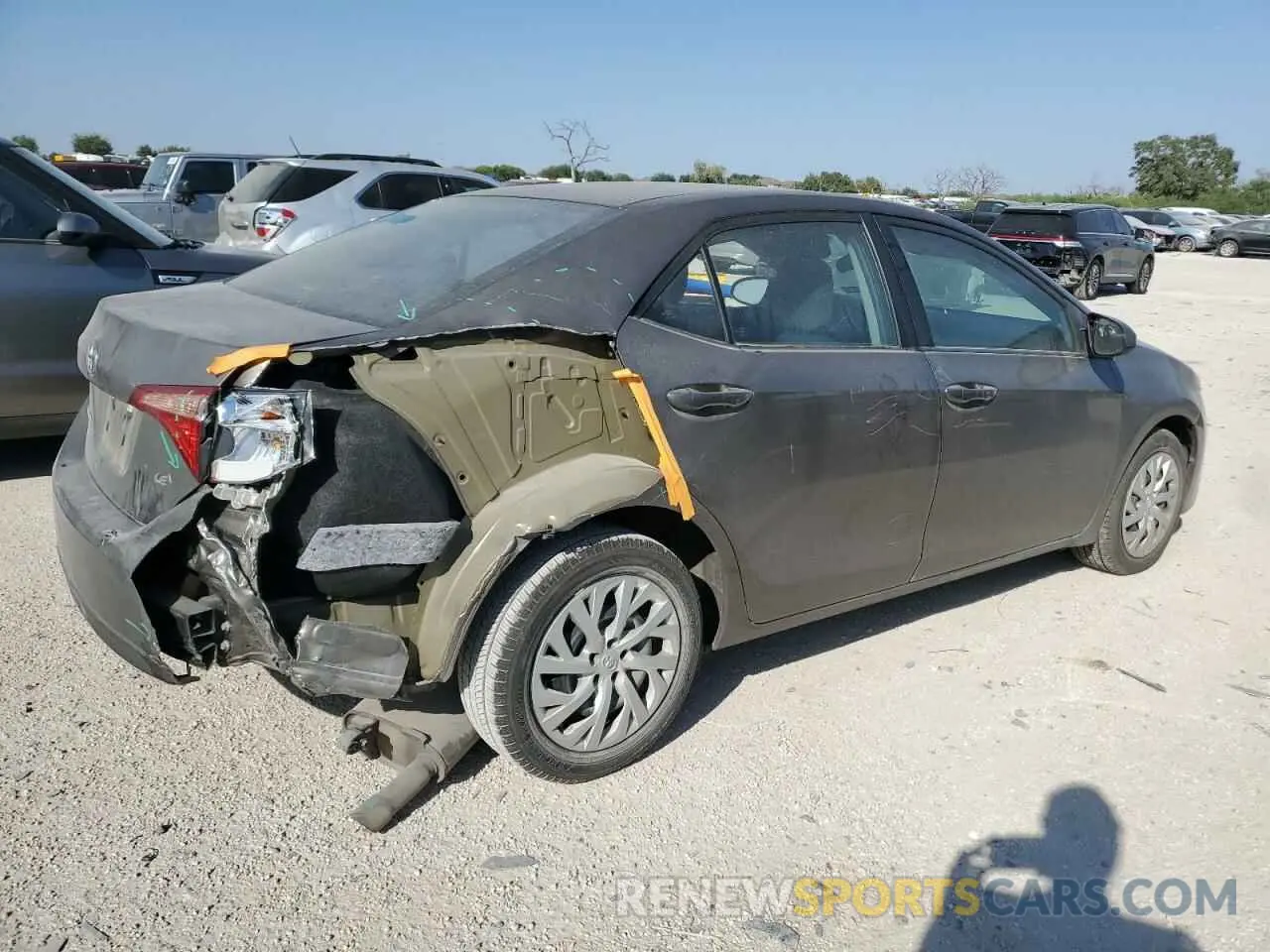3 Photograph of a damaged car 5YFBURHE9KP886121 TOYOTA COROLLA 2019