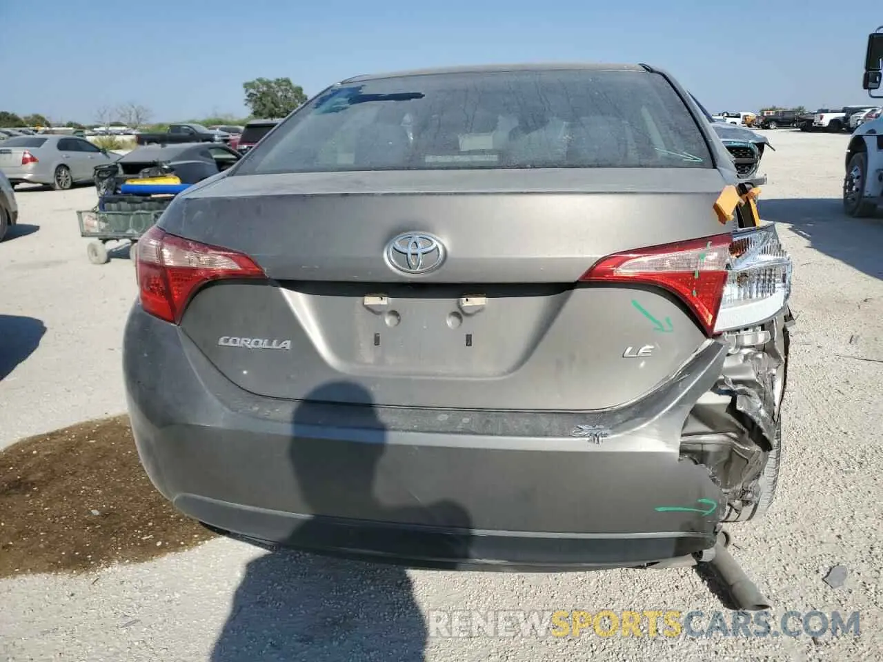 6 Photograph of a damaged car 5YFBURHE9KP886121 TOYOTA COROLLA 2019