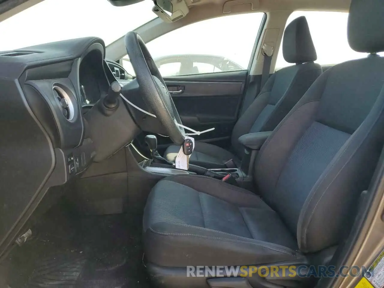 7 Photograph of a damaged car 5YFBURHE9KP886121 TOYOTA COROLLA 2019