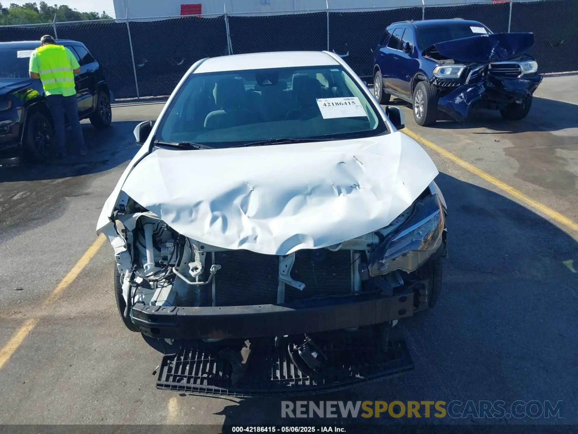 13 Photograph of a damaged car 5YFBURHE9KP886264 TOYOTA COROLLA 2019
