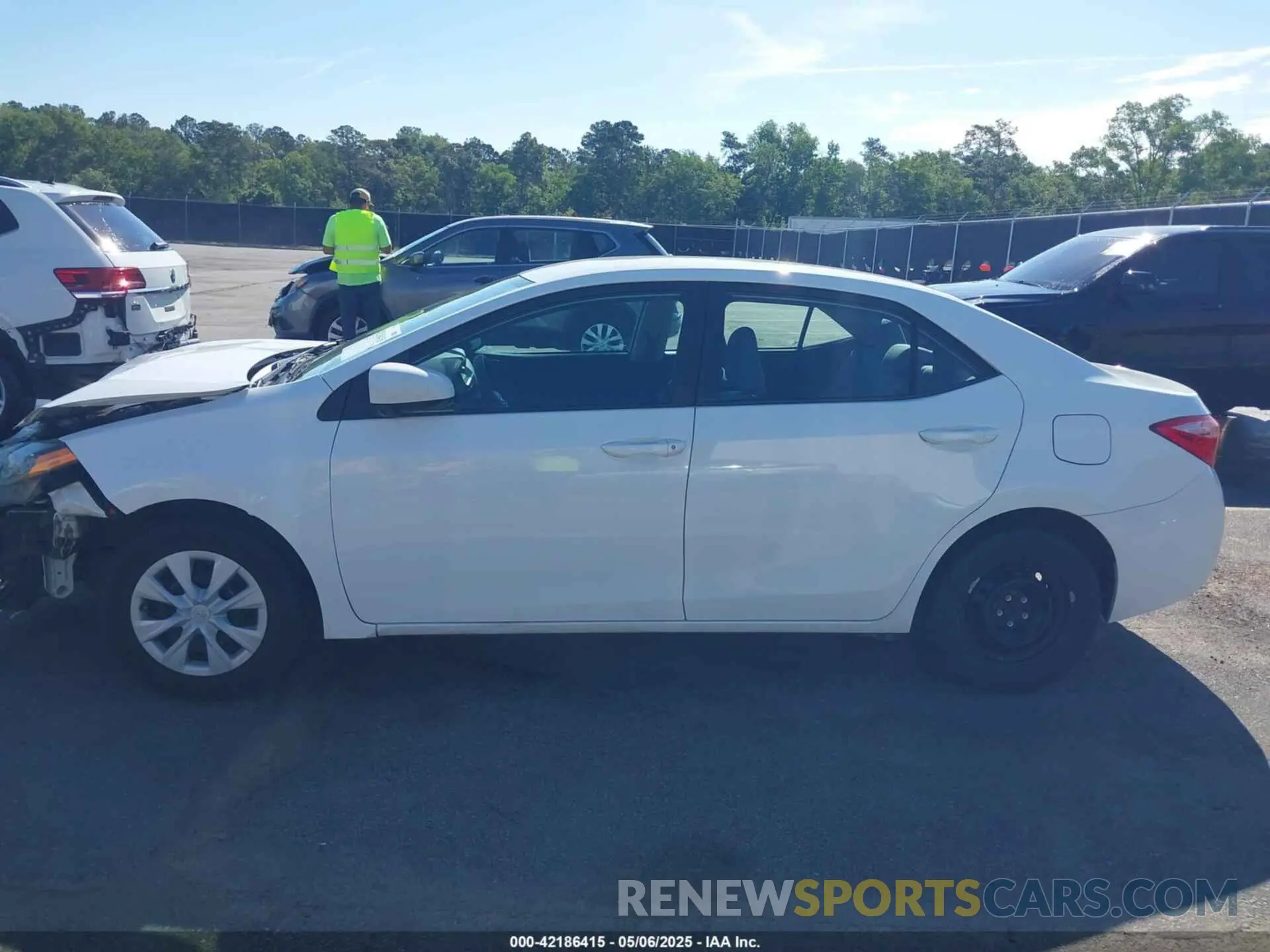 15 Photograph of a damaged car 5YFBURHE9KP886264 TOYOTA COROLLA 2019