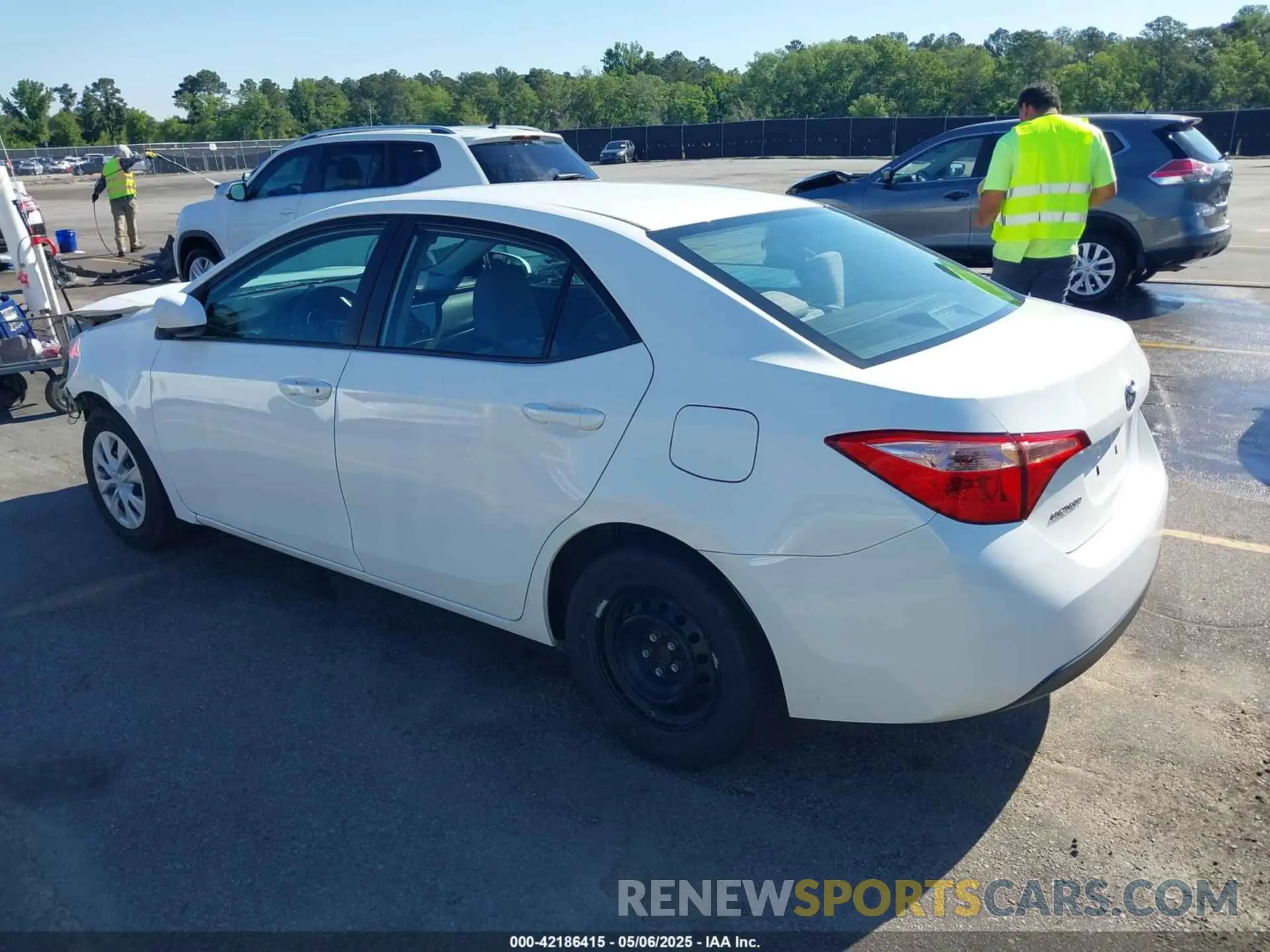 3 Photograph of a damaged car 5YFBURHE9KP886264 TOYOTA COROLLA 2019