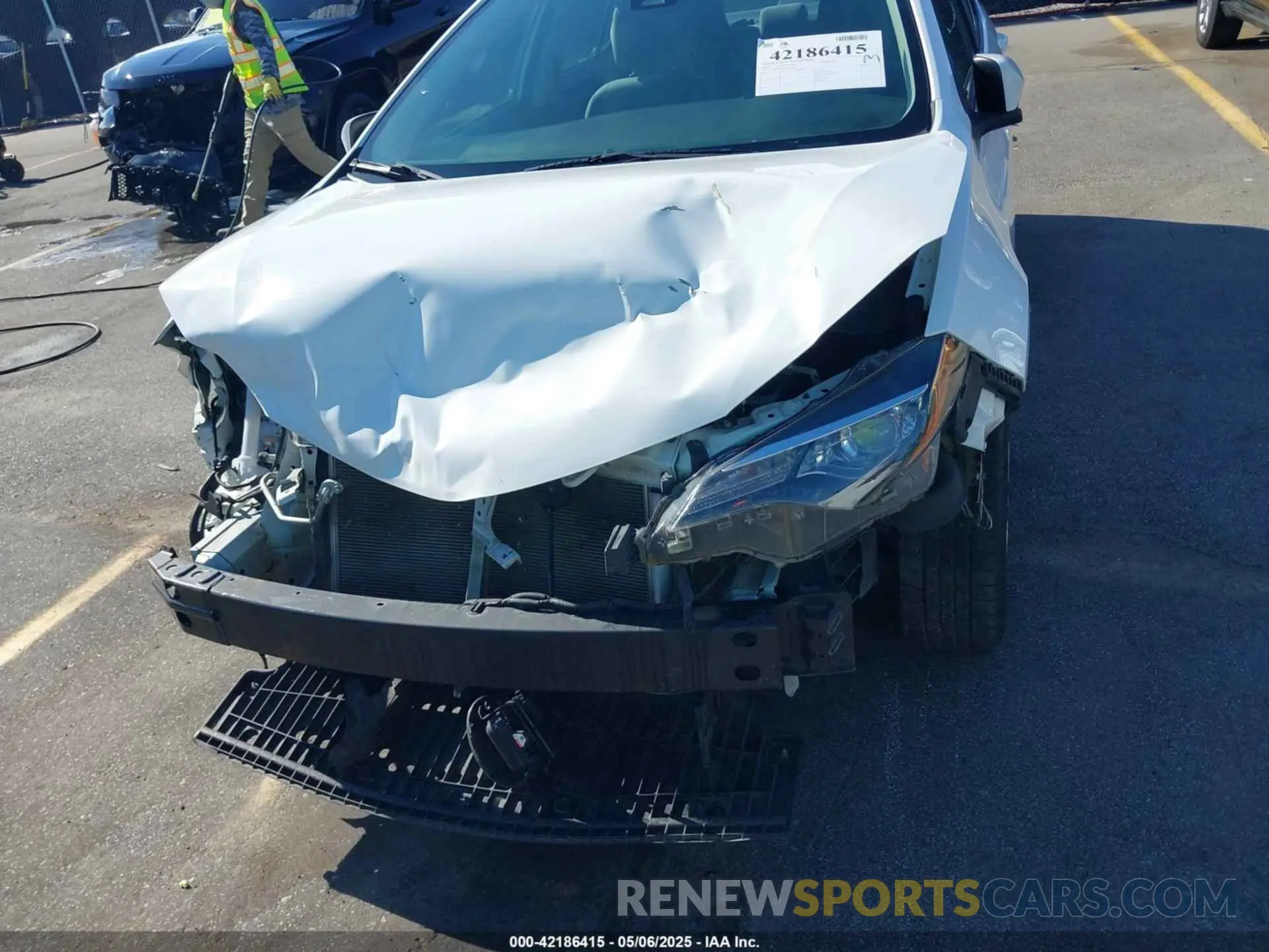 6 Photograph of a damaged car 5YFBURHE9KP886264 TOYOTA COROLLA 2019