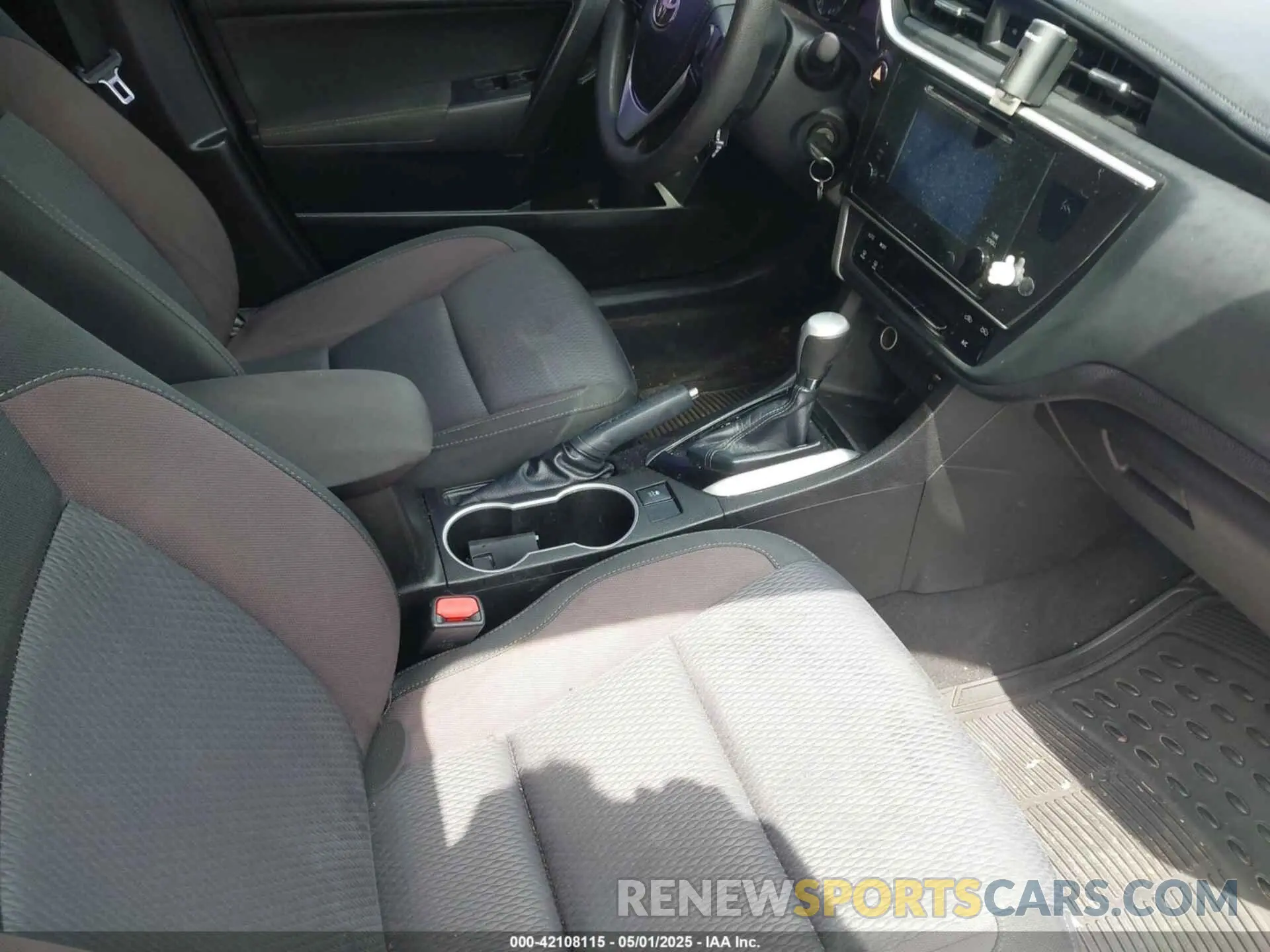 5 Photograph of a damaged car 5YFBURHE9KP886488 TOYOTA COROLLA 2019