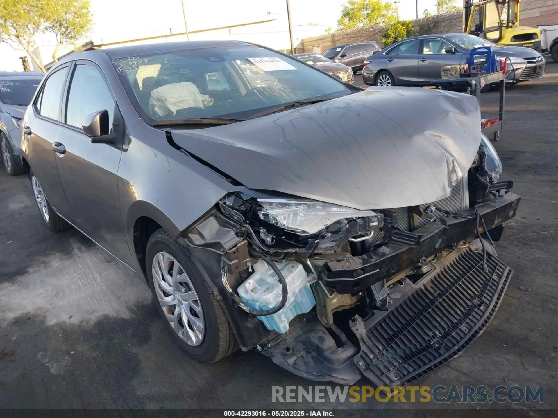 1 Photograph of a damaged car 5YFBURHE9KP891285 TOYOTA COROLLA 2019