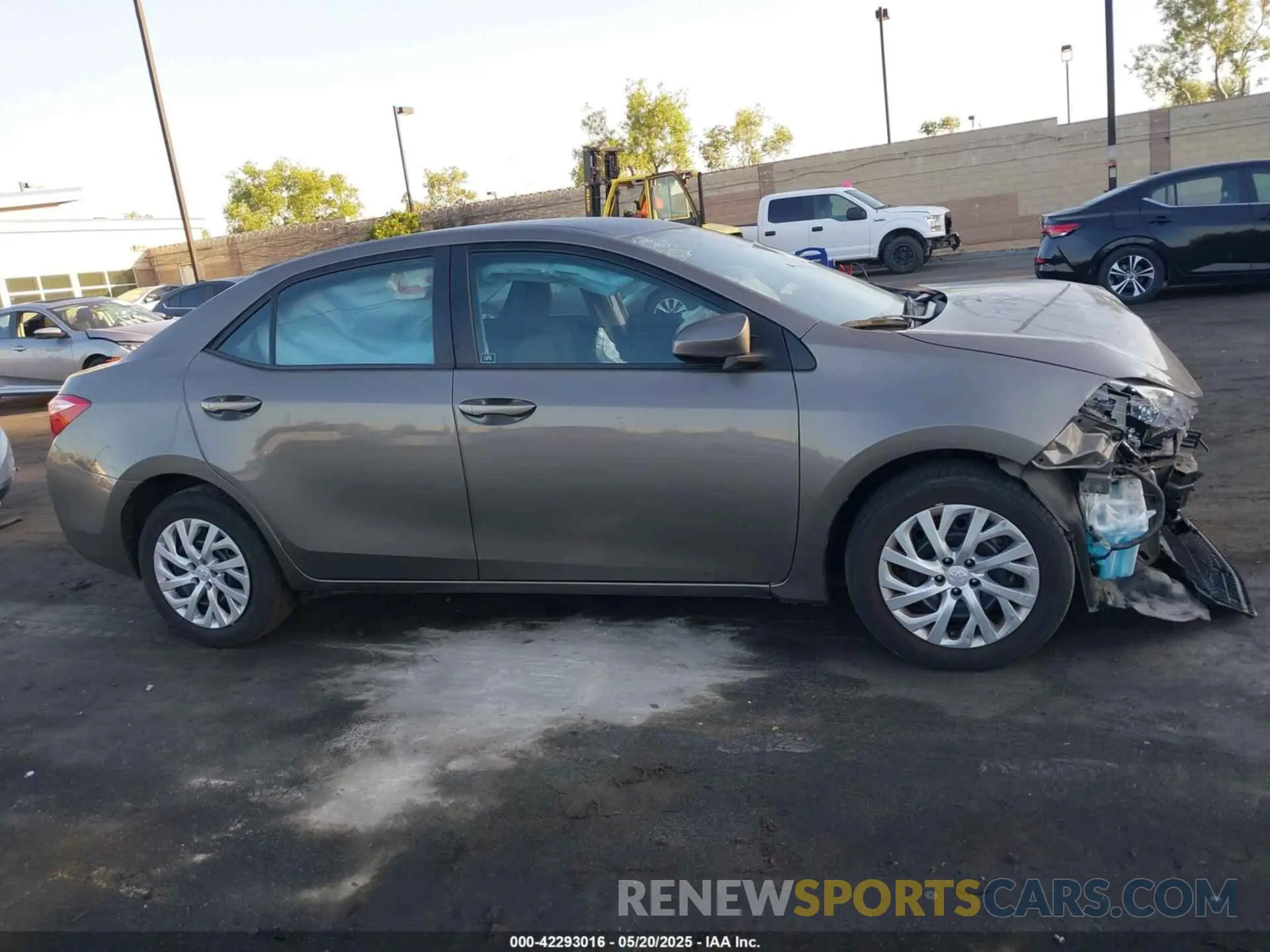 14 Photograph of a damaged car 5YFBURHE9KP891285 TOYOTA COROLLA 2019