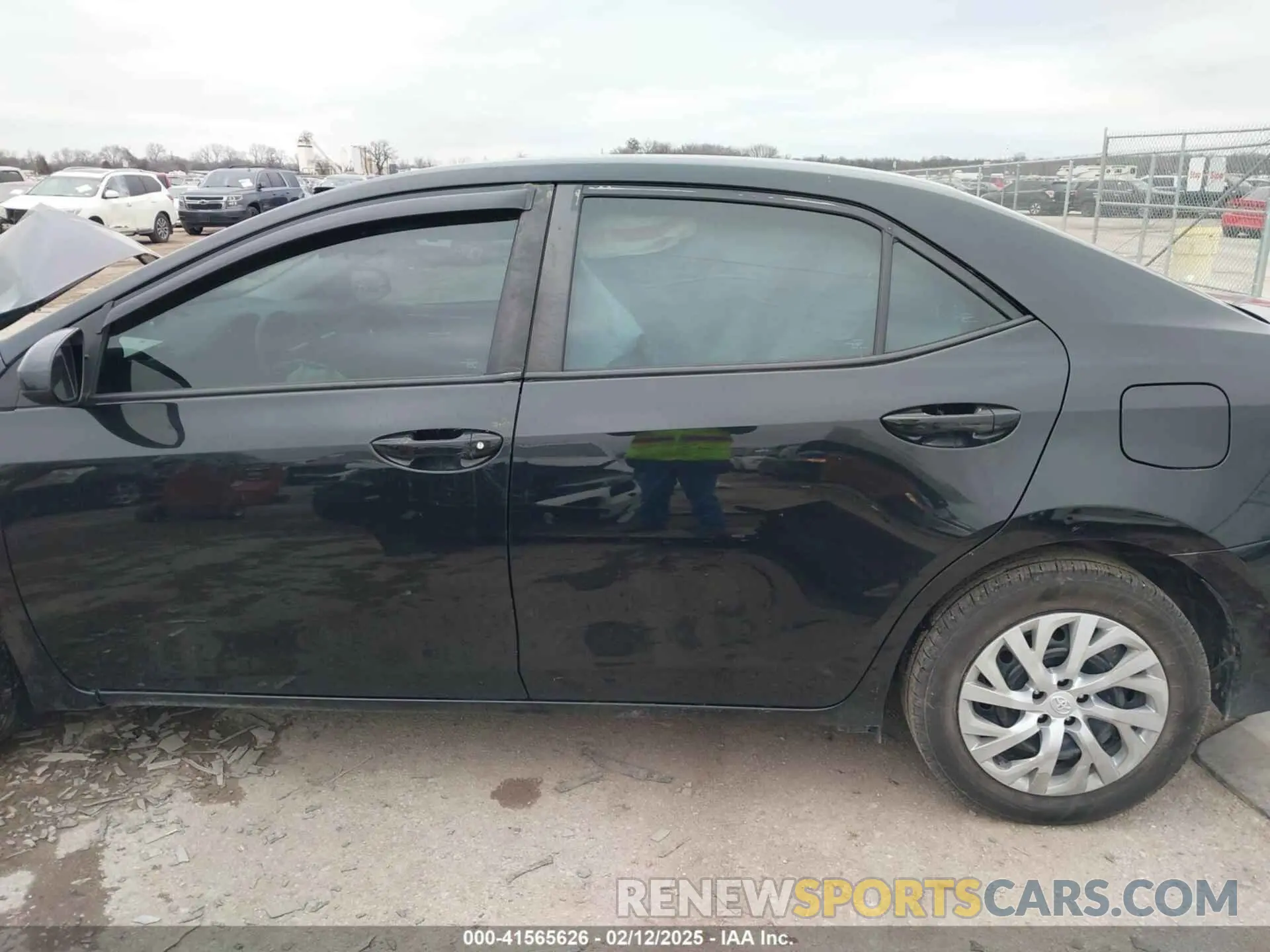 14 Photograph of a damaged car 5YFBURHE9KP894770 TOYOTA COROLLA 2019