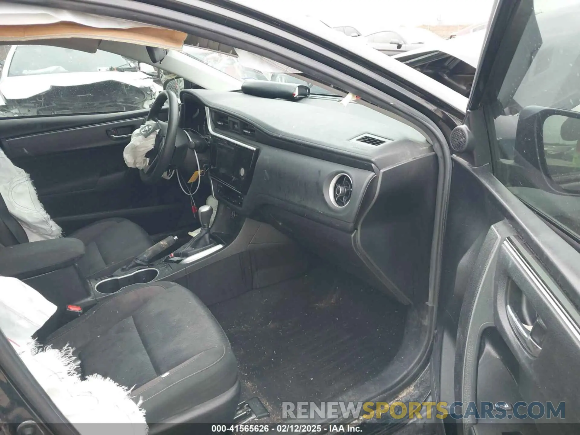 5 Photograph of a damaged car 5YFBURHE9KP894770 TOYOTA COROLLA 2019